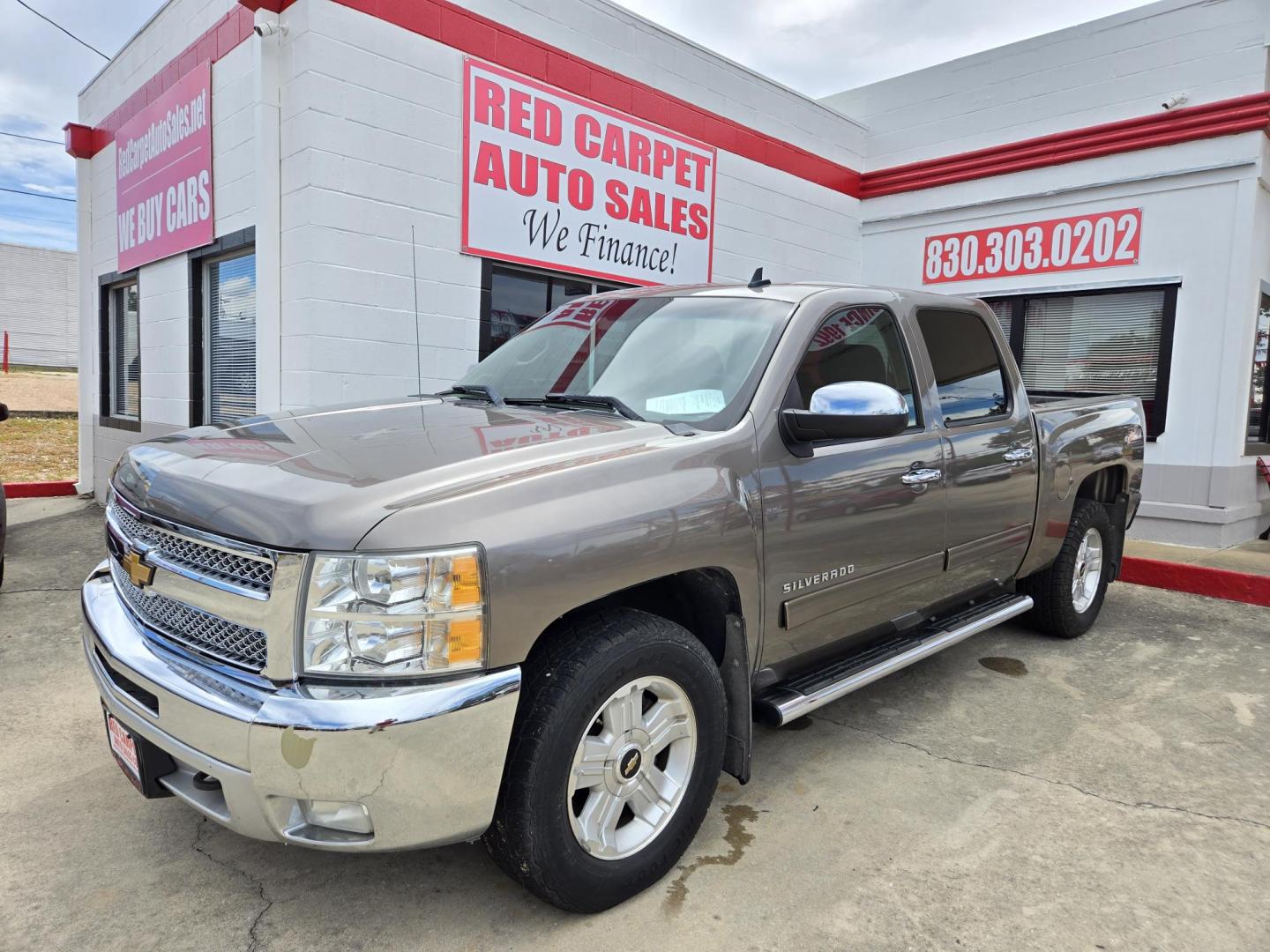 2012 Chevrolet Silverado 1500 LT Crew Cab 4WD (3GCPKSE76CG) with an 5.3L V8 OHV 16V FFV engine, 6-Speed Automatic transmission, located at 503 West Court, Seguin, TX, 78155, (830) 379-3373, 29.568621, -97.969803 - Photo#0