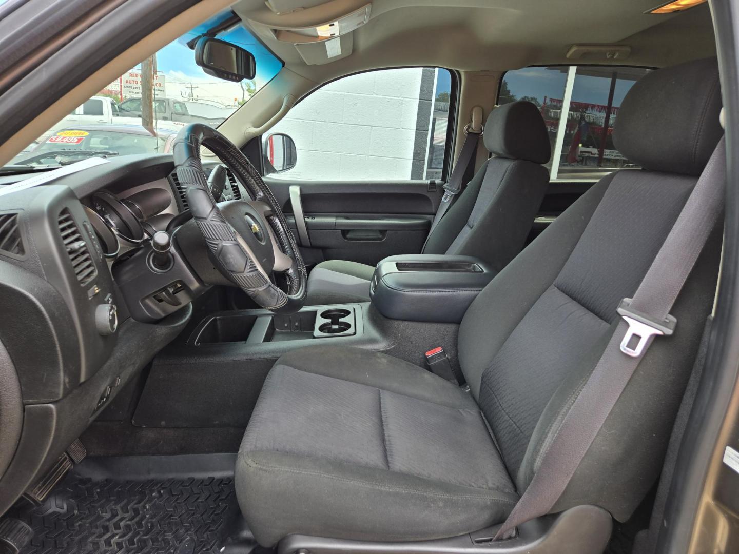 2012 Chevrolet Silverado 1500 LT Crew Cab 4WD (3GCPKSE76CG) with an 5.3L V8 OHV 16V FFV engine, 6-Speed Automatic transmission, located at 503 West Court, Seguin, TX, 78155, (830) 379-3373, 29.568621, -97.969803 - Photo#4