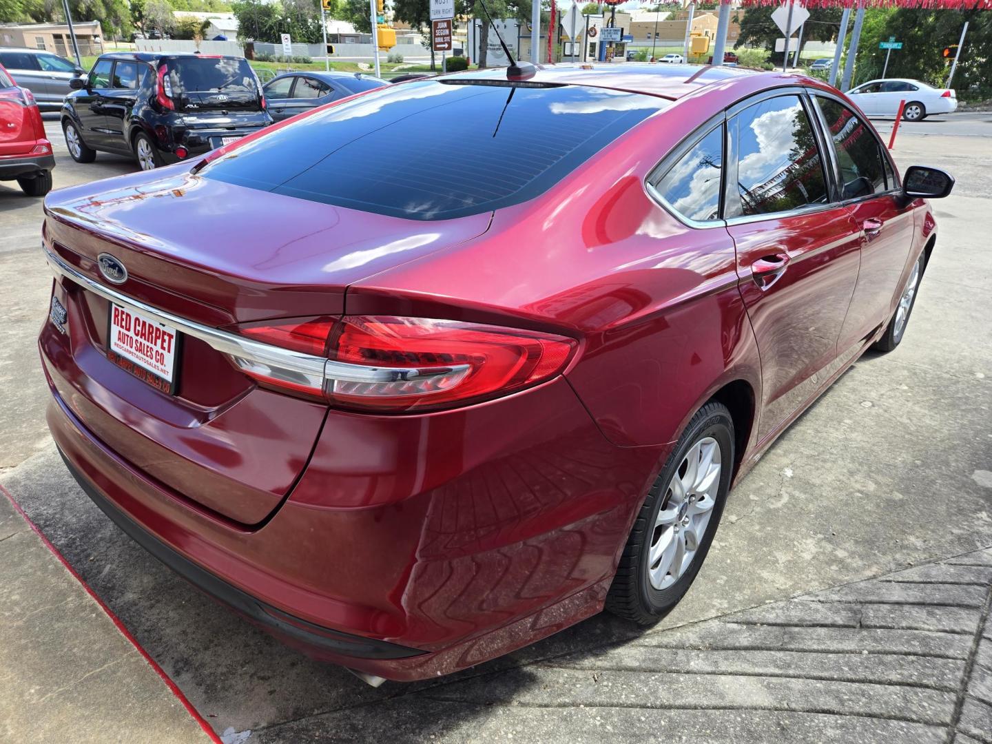 2017 Ford Fusion S (3FA6P0G78HR) with an 2.5L L4 DOHC 16V engine, 6A transmission, located at 503 West Court, Seguin, TX, 78155, (830) 379-3373, 29.568621, -97.969803 - Photo#2