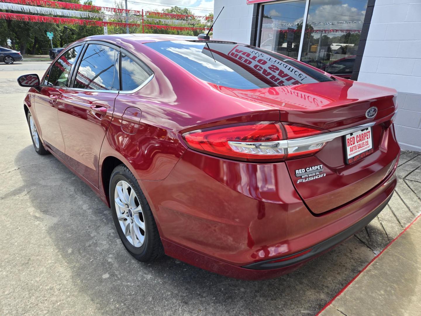2017 Ford Fusion S (3FA6P0G78HR) with an 2.5L L4 DOHC 16V engine, 6A transmission, located at 503 West Court, Seguin, TX, 78155, (830) 379-3373, 29.568621, -97.969803 - Photo#3