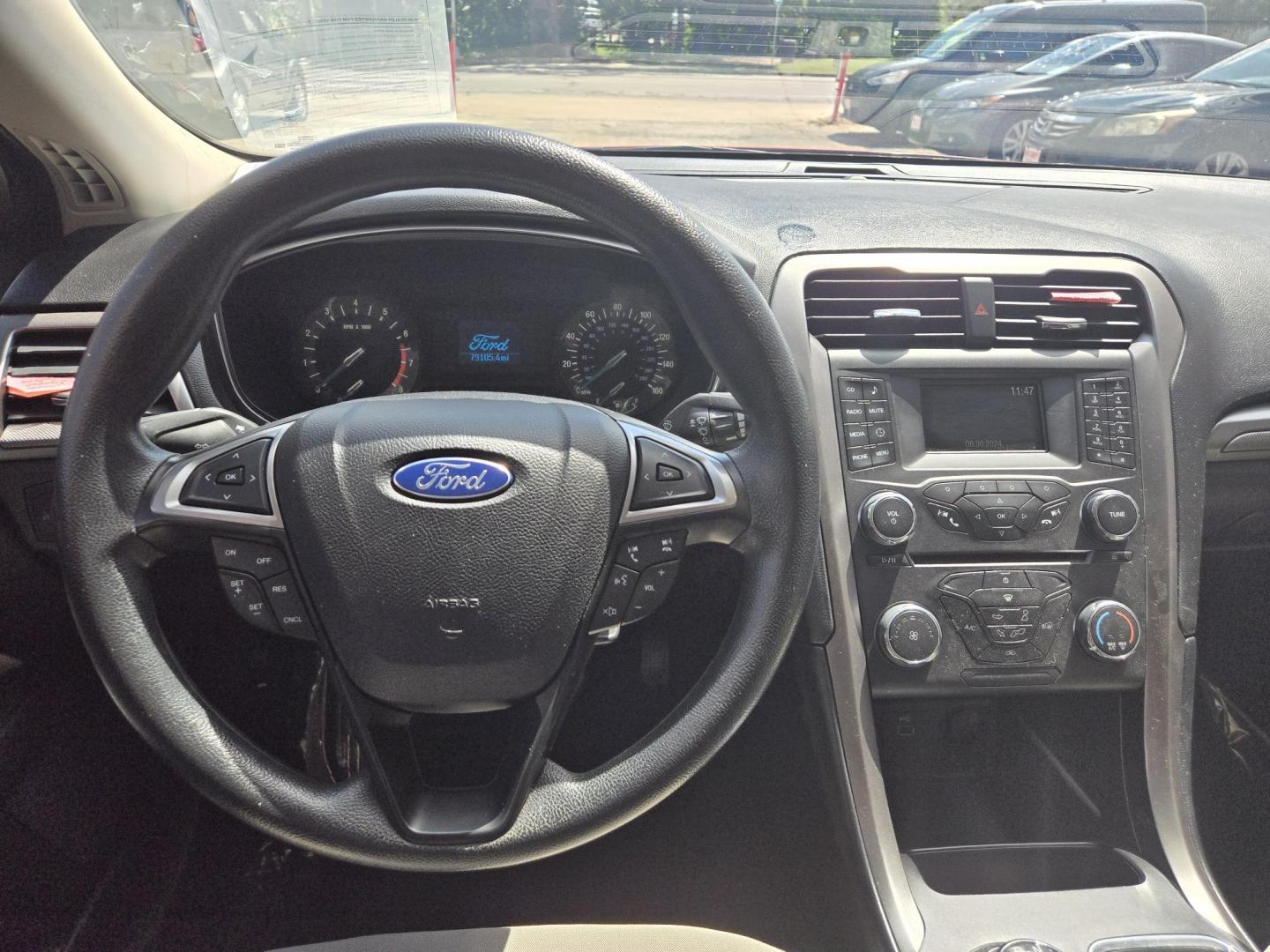 2017 Ford Fusion S (3FA6P0G78HR) with an 2.5L L4 DOHC 16V engine, 6A transmission, located at 503 West Court, Seguin, TX, 78155, (830) 379-3373, 29.568621, -97.969803 - Photo#5
