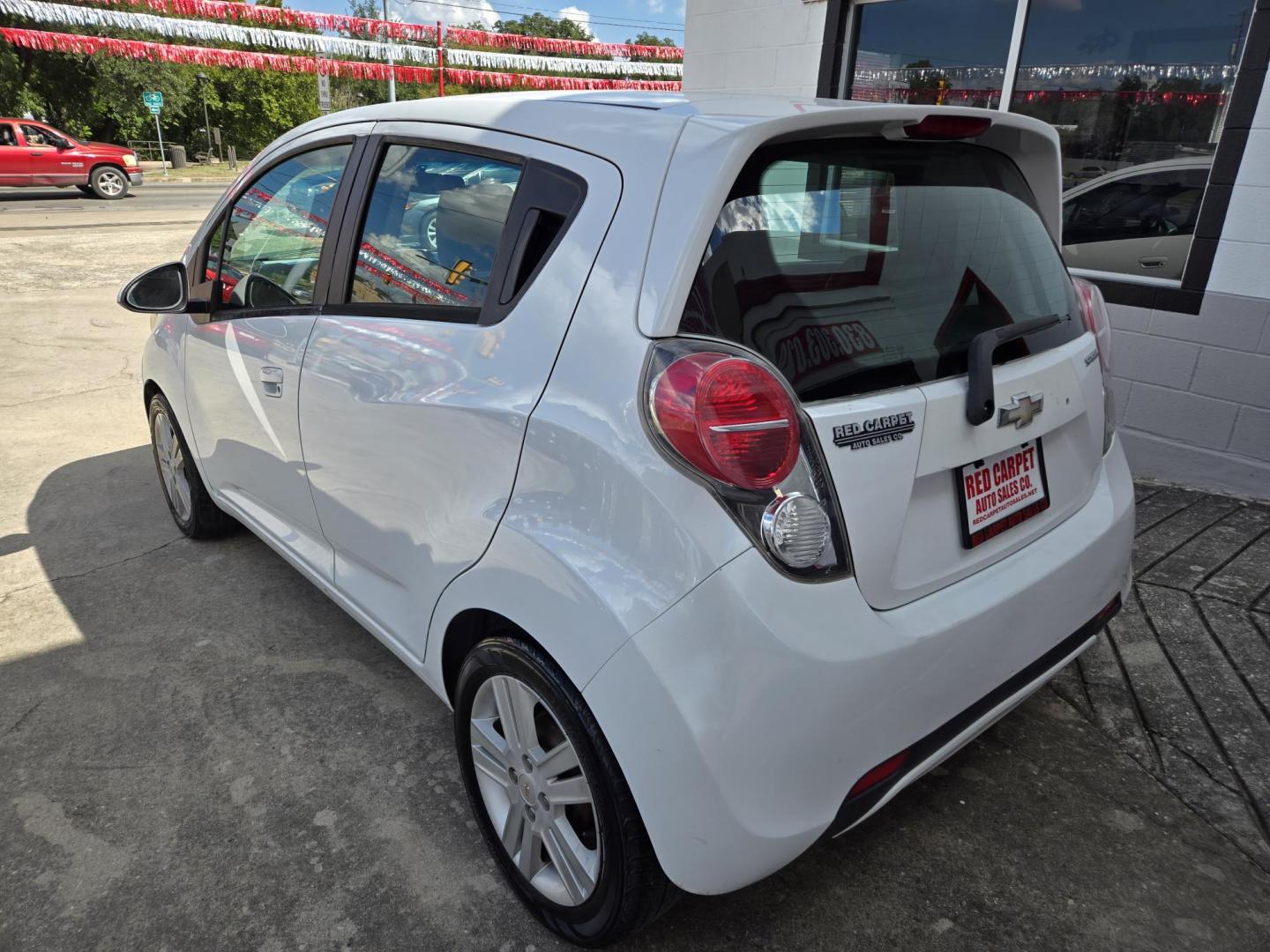 2014 WHITE Chevrolet Spark LS Auto (KL8CB6S99EC) with an 1.2L L4 16V DOHC engine, Continuously Variable Transmission transmission, located at 503 West Court, Seguin, TX, 78155, (830) 379-3373, 29.568621, -97.969803 - Photo#3