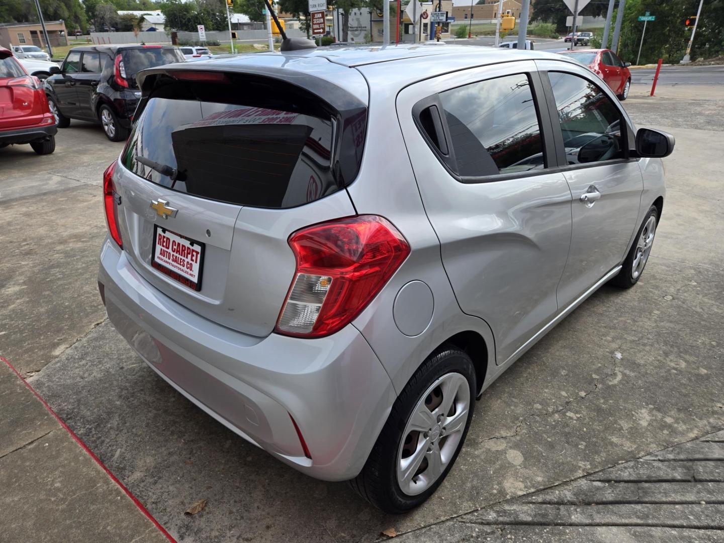 2019 Silver Chevrolet Spark LS CVT (KL8CB6SA7KC) with an 1.4L L4 16V DOHC engine, CVT transmission, located at 503 West Court, Seguin, TX, 78155, (830) 379-3373, 29.568621, -97.969803 - 2019 Chevrolet Spark LS with a 1.4L L4 16V DOHC, Automatic, Tilt, AM/FM Touchscreen Stereo, Apple Car Play, Bluetooth, Tinted Windows, Onstar Capability, Rear Wiper, Rear Defroster and more!! - Photo#1