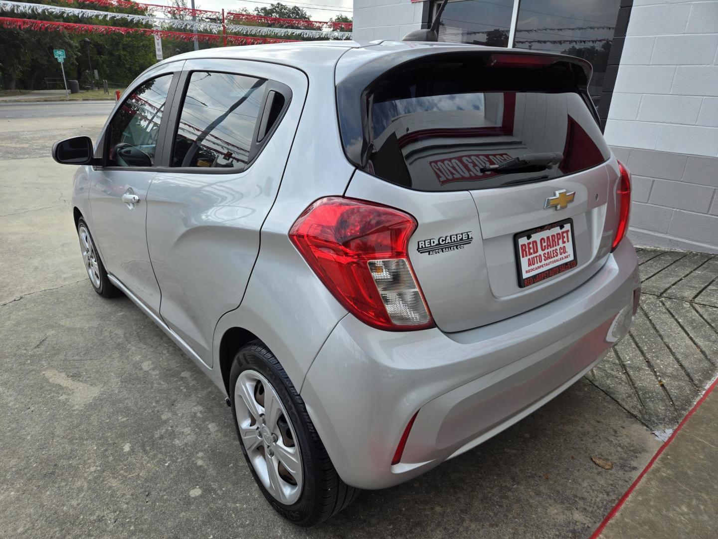 2019 Silver Chevrolet Spark LS CVT (KL8CB6SA7KC) with an 1.4L L4 16V DOHC engine, CVT transmission, located at 503 West Court, Seguin, TX, 78155, (830) 379-3373, 29.568621, -97.969803 - 2019 Chevrolet Spark LS with a 1.4L L4 16V DOHC, Automatic, Tilt, AM/FM Touchscreen Stereo, Apple Car Play, Bluetooth, Tinted Windows, Onstar Capability, Rear Wiper, Rear Defroster and more!! - Photo#3