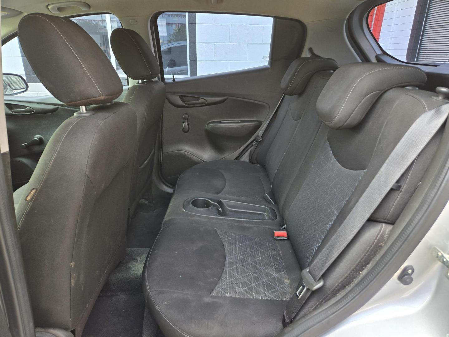 2019 Silver Chevrolet Spark LS CVT (KL8CB6SA7KC) with an 1.4L L4 16V DOHC engine, CVT transmission, located at 503 West Court, Seguin, TX, 78155, (830) 379-3373, 29.568621, -97.969803 - 2019 Chevrolet Spark LS with a 1.4L L4 16V DOHC, Automatic, Tilt, AM/FM Touchscreen Stereo, Apple Car Play, Bluetooth, Tinted Windows, Onstar Capability, Rear Wiper, Rear Defroster and more!! - Photo#5