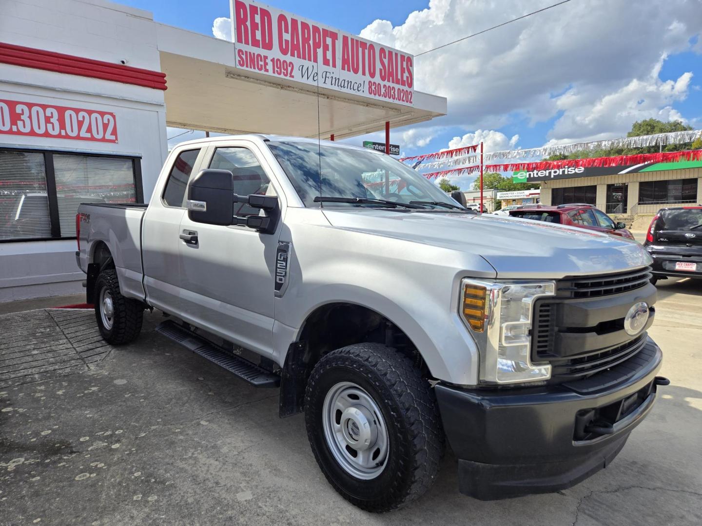 2019 Silver Ford F-250 SD Lariat SuperCab 4WD (1FT7X2B65KE) with an 6.2L V8 OHV 16V engine, 6A transmission, located at 503 West Court, Seguin, TX, 78155, (830) 379-3373, 29.568621, -97.969803 - 2019 Ford F-250 Super Duty XL 4WD with a 6.2L V8 OHV 16V, Automatic, Tilt, Cruise, AM/FM Stereo, Power Windows, Locks and Side Mirrors, Bluetooth, Front Bench Seating, Tinted Windows, Automatic Headlights, Alloy Wheels, Trailer Towing, Rear Defroster and more!! - Photo#1