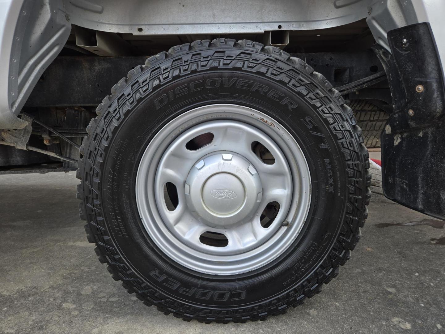2019 Silver Ford F-250 SD Lariat SuperCab 4WD (1FT7X2B65KE) with an 6.2L V8 OHV 16V engine, 6A transmission, located at 503 West Court, Seguin, TX, 78155, (830) 379-3373, 29.568621, -97.969803 - 2019 Ford F-250 Super Duty XL 4WD with a 6.2L V8 OHV 16V, Automatic, Tilt, Cruise, AM/FM Stereo, Power Windows, Locks and Side Mirrors, Bluetooth, Front Bench Seating, Tinted Windows, Automatic Headlights, Alloy Wheels, Trailer Towing, Rear Defroster and more!! - Photo#7