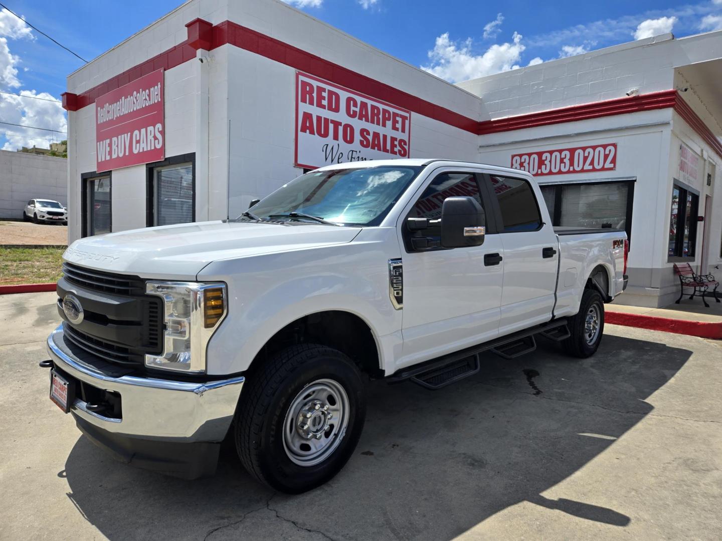 2019 WHITE Ford F-250 SD King Ranch Crew Cab 4WD (1FT7W2B68KE) with an 6.2L V8 OHV 16V engine, 6A transmission, located at 503 West Court, Seguin, TX, 78155, (830) 379-3373, 29.568621, -97.969803 - 2019 Ford F-250 SD XL 4WD with a 6.2L V8 OHV 16V, Automatic, Tilt, Cruise, AM/FM Stereo, Power Windows, Locks and Side Mirrors, Bluetooth, Front Bench Seating, Running Boards, Tinted Windows, Automatic Headlights, Backup Camera, Bumper Sensors, Alloy Wheels, Tonneau Cover and more!! - Photo#0