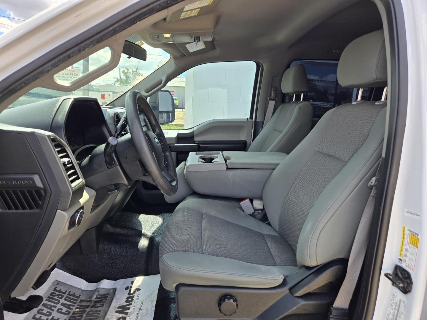2019 WHITE Ford F-250 SD King Ranch Crew Cab 4WD (1FT7W2B68KE) with an 6.2L V8 OHV 16V engine, 6A transmission, located at 503 West Court, Seguin, TX, 78155, (830) 379-3373, 29.568621, -97.969803 - 2019 Ford F-250 SD XL 4WD with a 6.2L V8 OHV 16V, Automatic, Tilt, Cruise, AM/FM Stereo, Power Windows, Locks and Side Mirrors, Bluetooth, Front Bench Seating, Running Boards, Tinted Windows, Automatic Headlights, Backup Camera, Bumper Sensors, Alloy Wheels, Tonneau Cover and more!! - Photo#3