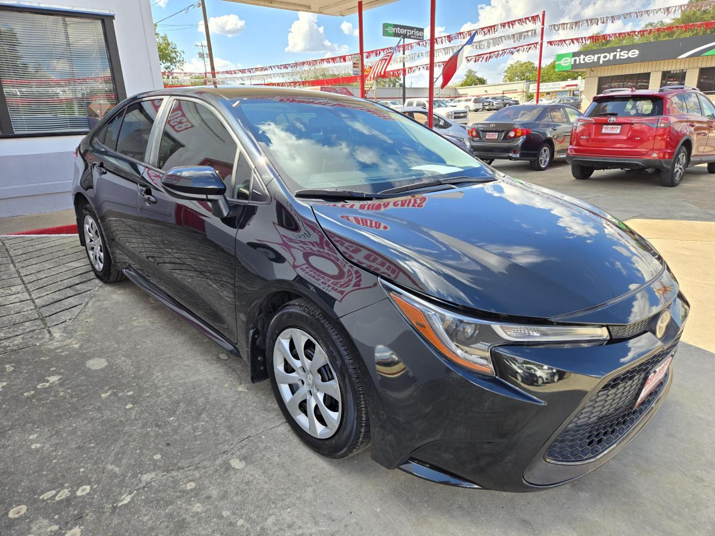 2020 Toyota Corolla LE (JTDEPRAEXLJ) with an 1.8L L4 DOHC 16V engine, Automatic transmission, located at 503 West Court, Seguin, TX, 78155, (830) 379-3373, 29.568621, -97.969803 - Photo#1