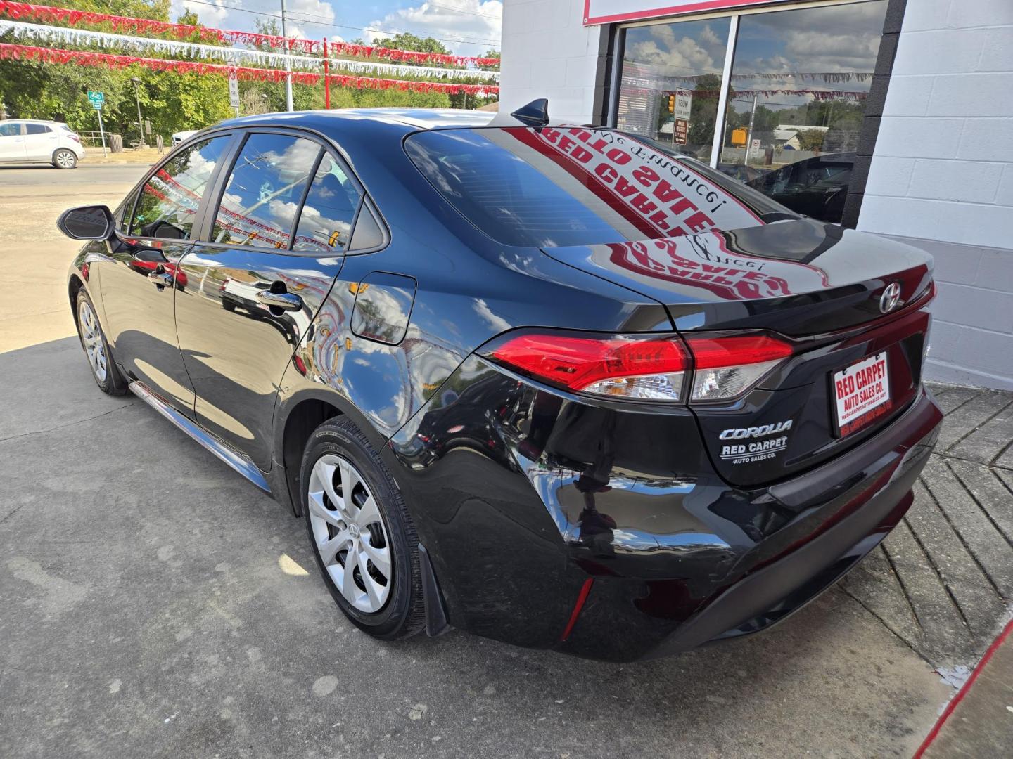 2020 Toyota Corolla LE (JTDEPRAEXLJ) with an 1.8L L4 DOHC 16V engine, Automatic transmission, located at 503 West Court, Seguin, TX, 78155, (830) 379-3373, 29.568621, -97.969803 - Photo#2