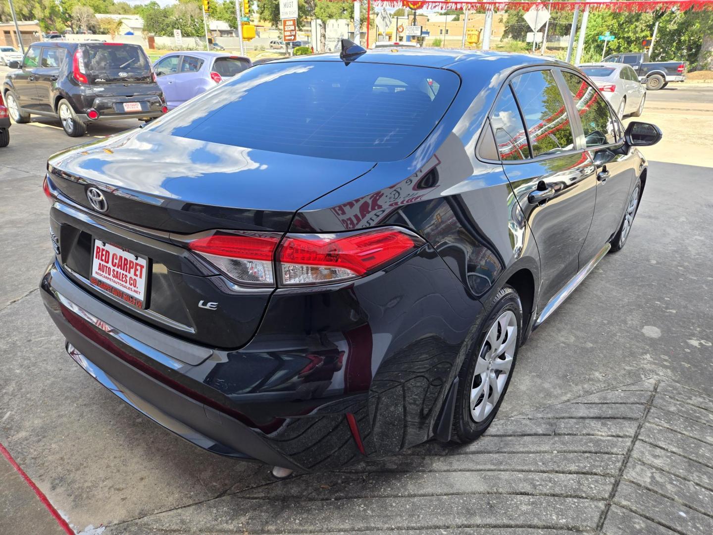 2020 Toyota Corolla LE (JTDEPRAEXLJ) with an 1.8L L4 DOHC 16V engine, Automatic transmission, located at 503 West Court, Seguin, TX, 78155, (830) 379-3373, 29.568621, -97.969803 - Photo#3