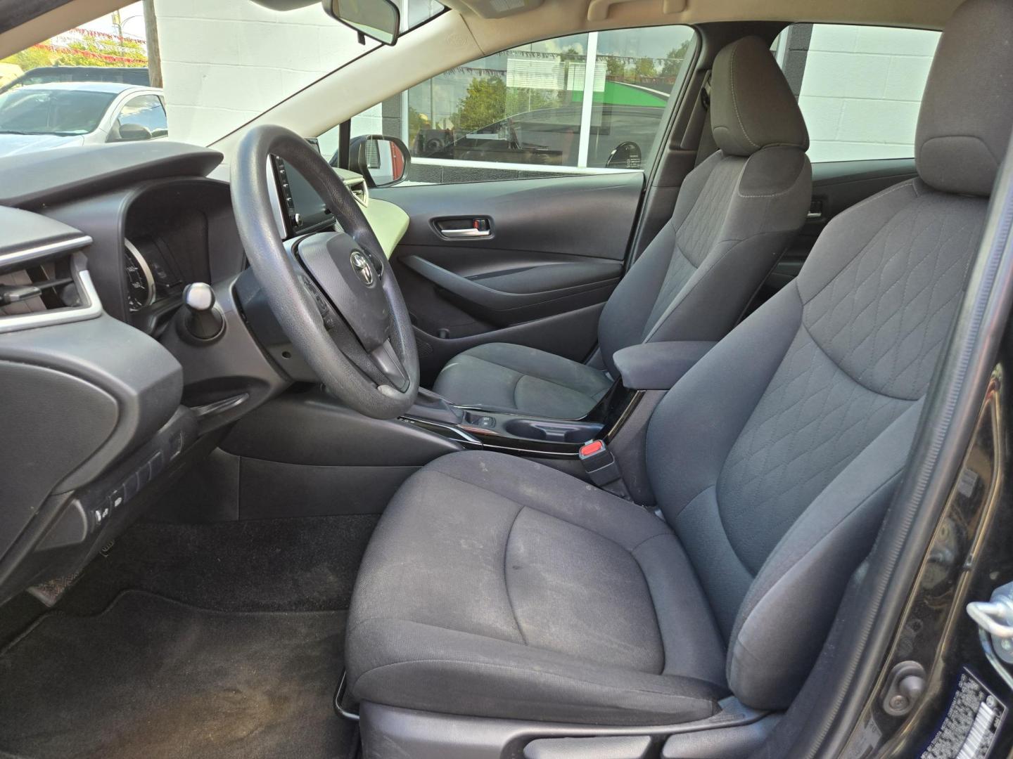 2020 Toyota Corolla LE (JTDEPRAEXLJ) with an 1.8L L4 DOHC 16V engine, Automatic transmission, located at 503 West Court, Seguin, TX, 78155, (830) 379-3373, 29.568621, -97.969803 - Photo#4
