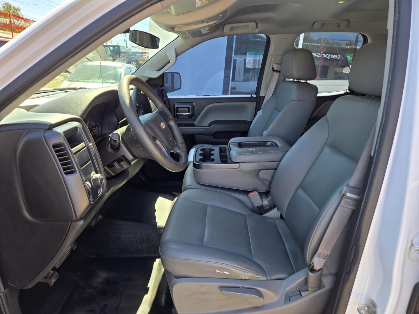 2016 Chevrolet Silverado 1500 Work Truck Double Cab 2WD (1GCRCNEHXGZ) with an 4.3L V6 OHV 12V engine, 6A transmission, located at 503 West Court, Seguin, TX, 78155, (830) 379-3373, 29.568621, -97.969803 - Photo#5