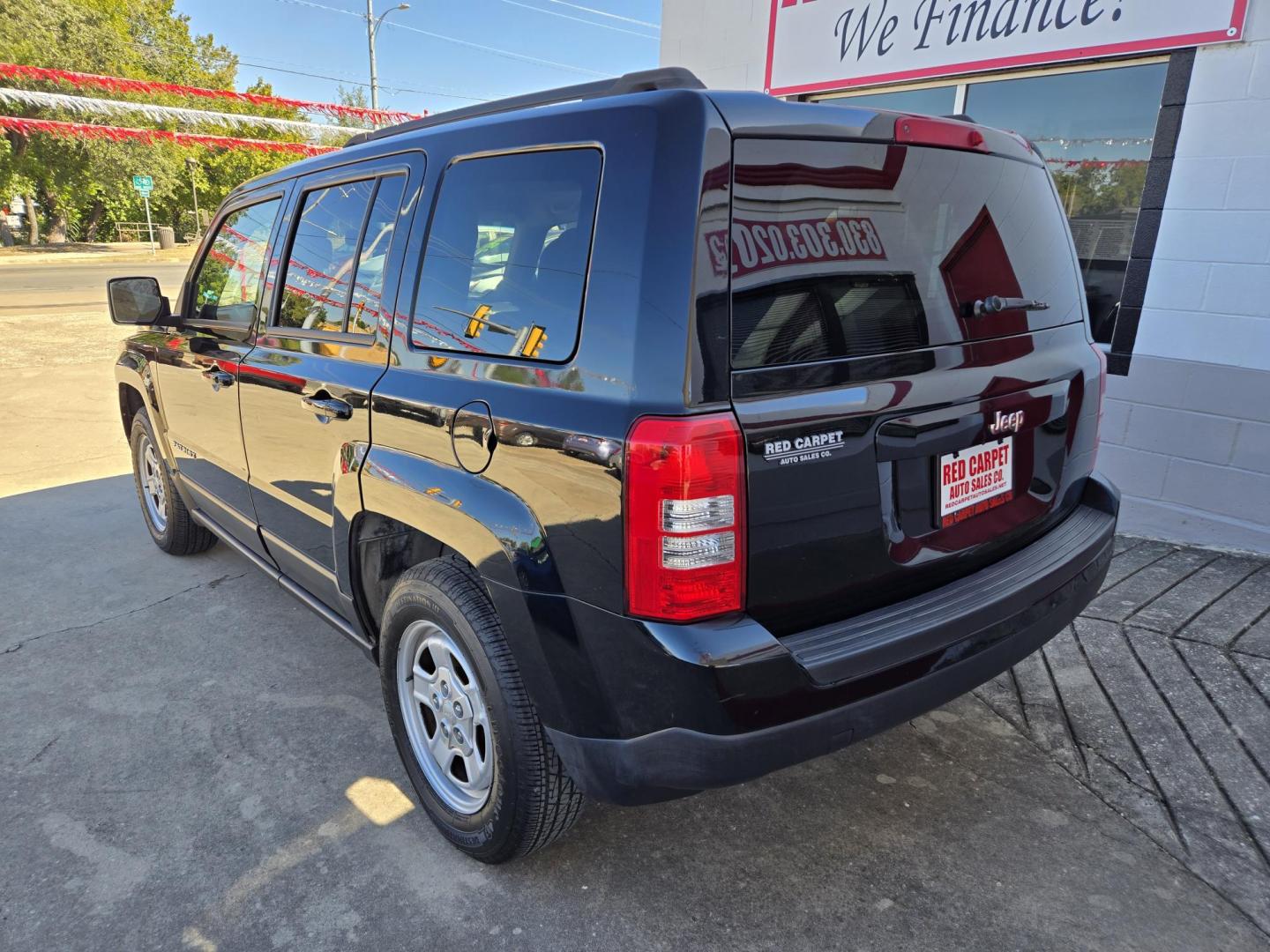 2017 Black Jeep Patriot Sport 2WD (1C4NJPBB9HD) with an 2.4L L4 DOHC 16V engine, Automatic transmission, located at 503 West Court, Seguin, TX, 78155, (830) 379-3373, 29.568621, -97.969803 - Photo#3