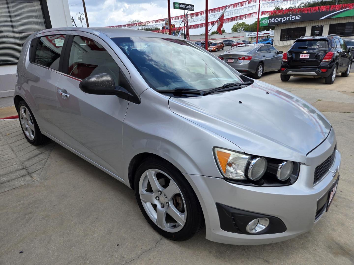 2016 SILVER Chevrolet Sonic LTZ Auto 5-Door (1G1JE6SB9G4) with an 1.4L L4 DOHC 24V TURBO engine, 6A transmission, located at 503 West Court, Seguin, TX, 78155, (830) 379-3373, 29.568621, -97.969803 - *Cash Special* 2016 Chevrolet Sonic LTZ Auto 5-Door with a 1.4L L4 DOHC 24V TURBO, Automatic, Tilt, Cruise, AM/FM Touchscreen Stereo, Power Windows, Locks and Side Mirrors, Bluetooth, Onstar Capability, Alloy Wheels, Automatic Headlights, Rear Wiper, Rear Defroster and more!! - Photo#1