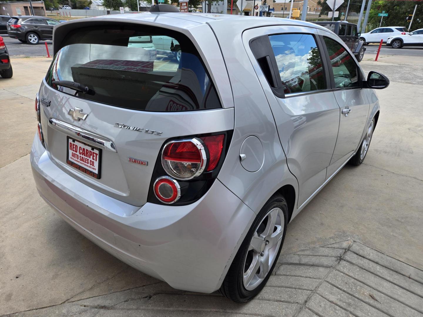 2016 SILVER Chevrolet Sonic LTZ Auto 5-Door (1G1JE6SB9G4) with an 1.4L L4 DOHC 24V TURBO engine, 6A transmission, located at 503 West Court, Seguin, TX, 78155, (830) 379-3373, 29.568621, -97.969803 - *Cash Special* 2016 Chevrolet Sonic LTZ Auto 5-Door with a 1.4L L4 DOHC 24V TURBO, Automatic, Tilt, Cruise, AM/FM Touchscreen Stereo, Power Windows, Locks and Side Mirrors, Bluetooth, Onstar Capability, Alloy Wheels, Automatic Headlights, Rear Wiper, Rear Defroster and more!! - Photo#2