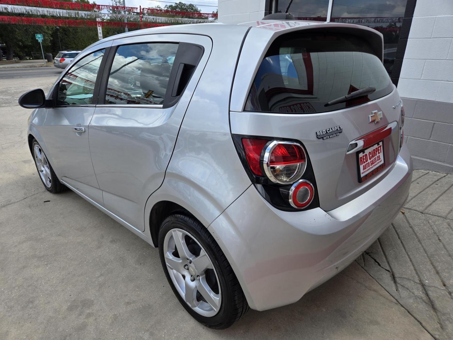 2016 SILVER Chevrolet Sonic LTZ Auto 5-Door (1G1JE6SB9G4) with an 1.4L L4 DOHC 24V TURBO engine, 6A transmission, located at 503 West Court, Seguin, TX, 78155, (830) 379-3373, 29.568621, -97.969803 - *Cash Special* 2016 Chevrolet Sonic LTZ Auto 5-Door with a 1.4L L4 DOHC 24V TURBO, Automatic, Tilt, Cruise, AM/FM Touchscreen Stereo, Power Windows, Locks and Side Mirrors, Bluetooth, Onstar Capability, Alloy Wheels, Automatic Headlights, Rear Wiper, Rear Defroster and more!! - Photo#3
