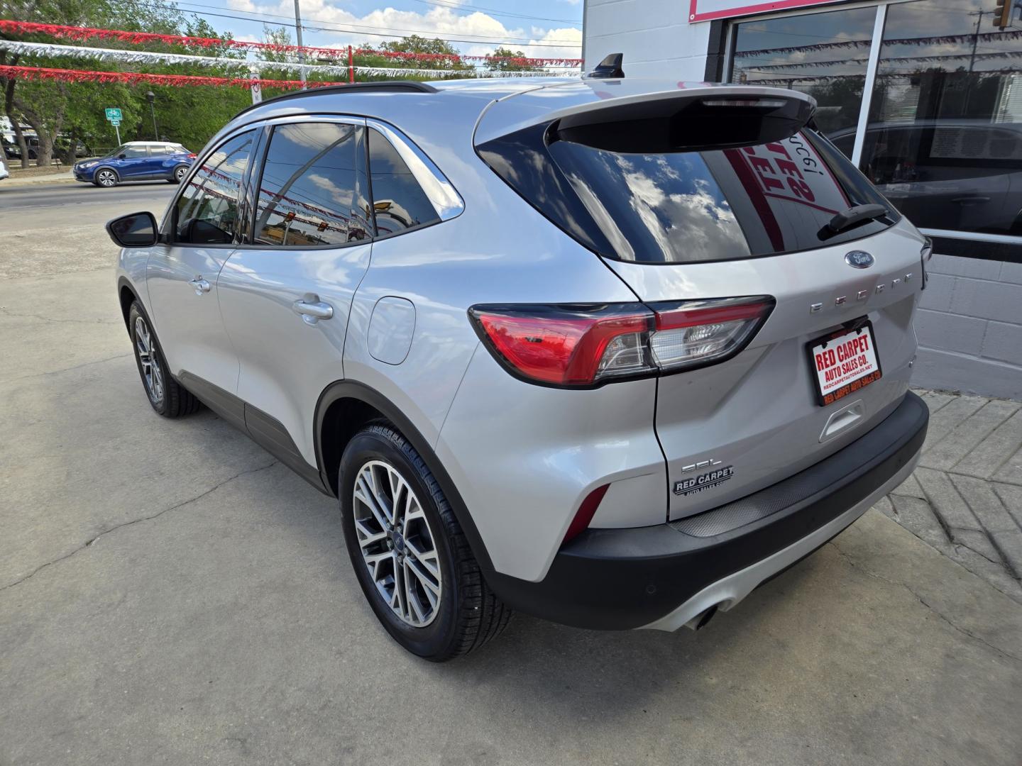2020 SILVER Ford Escape SEL AWD (1FMCU9H6XLU) with an 1.5L L3 engine, 6A transmission, located at 503 West Court, Seguin, TX, 78155, (830) 379-3373, 29.568621, -97.969803 - Photo#3