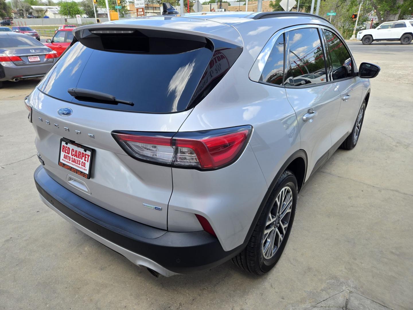 2020 SILVER Ford Escape SEL AWD (1FMCU9H6XLU) with an 1.5L L3 engine, 6A transmission, located at 503 West Court, Seguin, TX, 78155, (830) 379-3373, 29.568621, -97.969803 - Photo#2