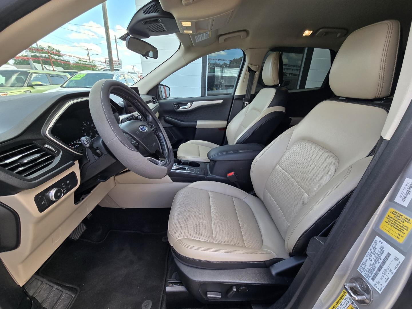 2020 SILVER Ford Escape SEL AWD (1FMCU9H6XLU) with an 1.5L L3 engine, 6A transmission, located at 503 West Court, Seguin, TX, 78155, (830) 379-3373, 29.568621, -97.969803 - Photo#4