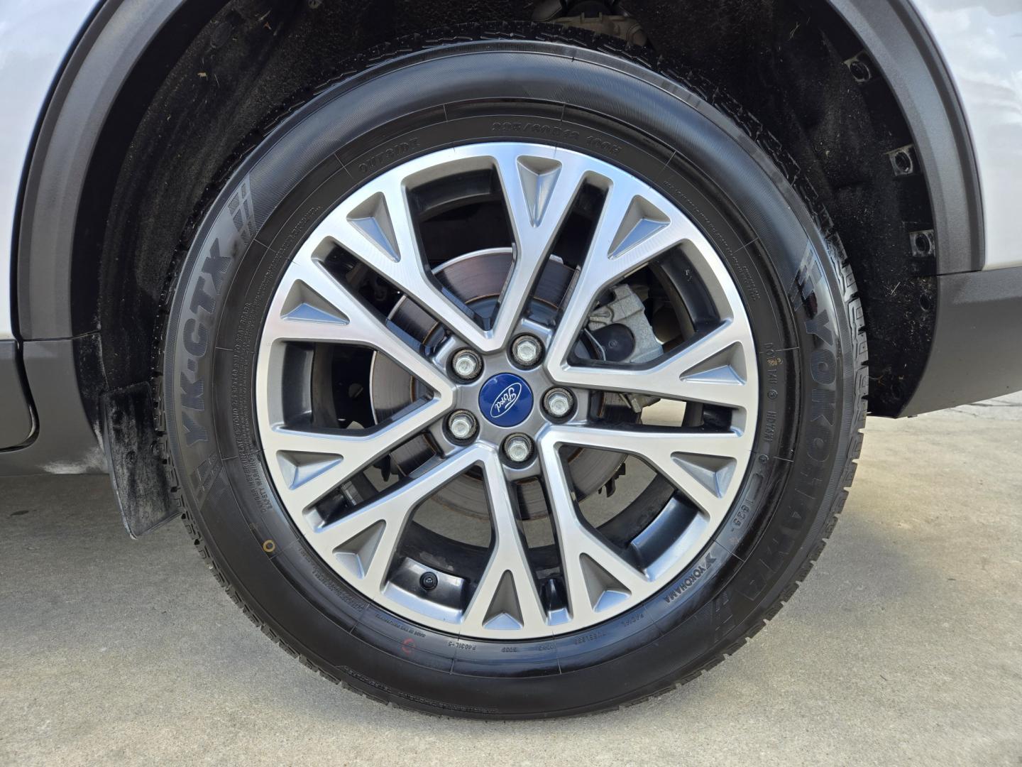 2020 SILVER Ford Escape SEL AWD (1FMCU9H6XLU) with an 1.5L L3 engine, 6A transmission, located at 503 West Court, Seguin, TX, 78155, (830) 379-3373, 29.568621, -97.969803 - Photo#8