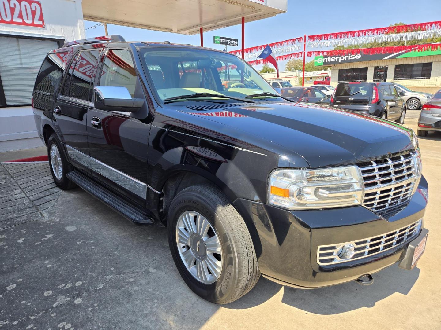2008 Black Lincoln Navigator 2WD (5LMFU27538L) with an 5.4L V8 SOHC 24V engine, 6-Speed Automatic Overdrive transmission, located at 503 West Court, Seguin, TX, 78155, (830) 379-3373, 29.568621, -97.969803 - Photo#1