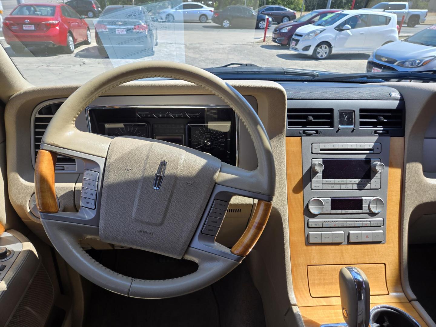 2008 Black Lincoln Navigator 2WD (5LMFU27538L) with an 5.4L V8 SOHC 24V engine, 6-Speed Automatic Overdrive transmission, located at 503 West Court, Seguin, TX, 78155, (830) 379-3373, 29.568621, -97.969803 - Photo#5
