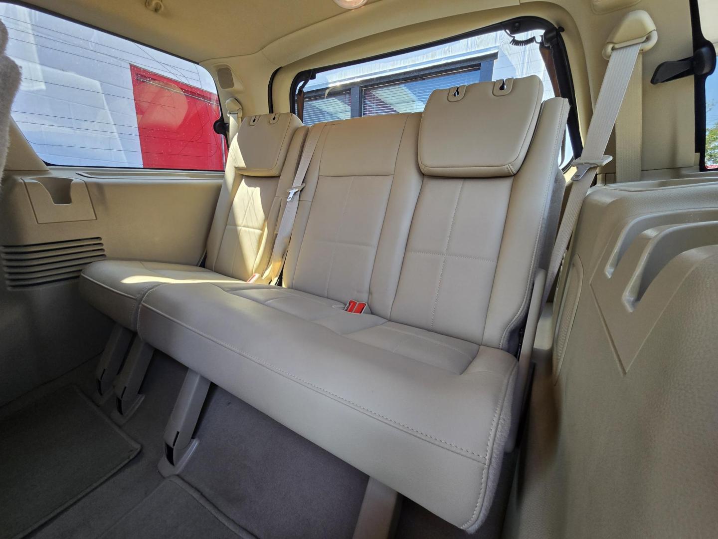 2008 Black Lincoln Navigator 2WD (5LMFU27538L) with an 5.4L V8 SOHC 24V engine, 6-Speed Automatic Overdrive transmission, located at 503 West Court, Seguin, TX, 78155, (830) 379-3373, 29.568621, -97.969803 - Photo#7