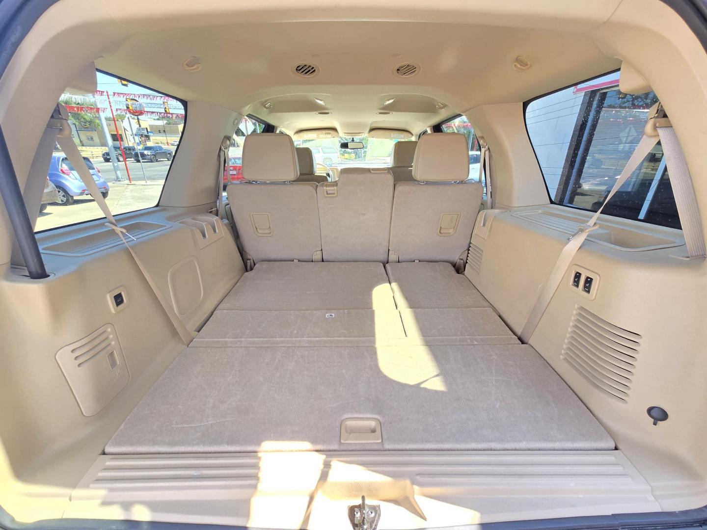 2008 Black Lincoln Navigator 2WD (5LMFU27538L) with an 5.4L V8 SOHC 24V engine, 6-Speed Automatic Overdrive transmission, located at 503 West Court, Seguin, TX, 78155, (830) 379-3373, 29.568621, -97.969803 - Photo#9