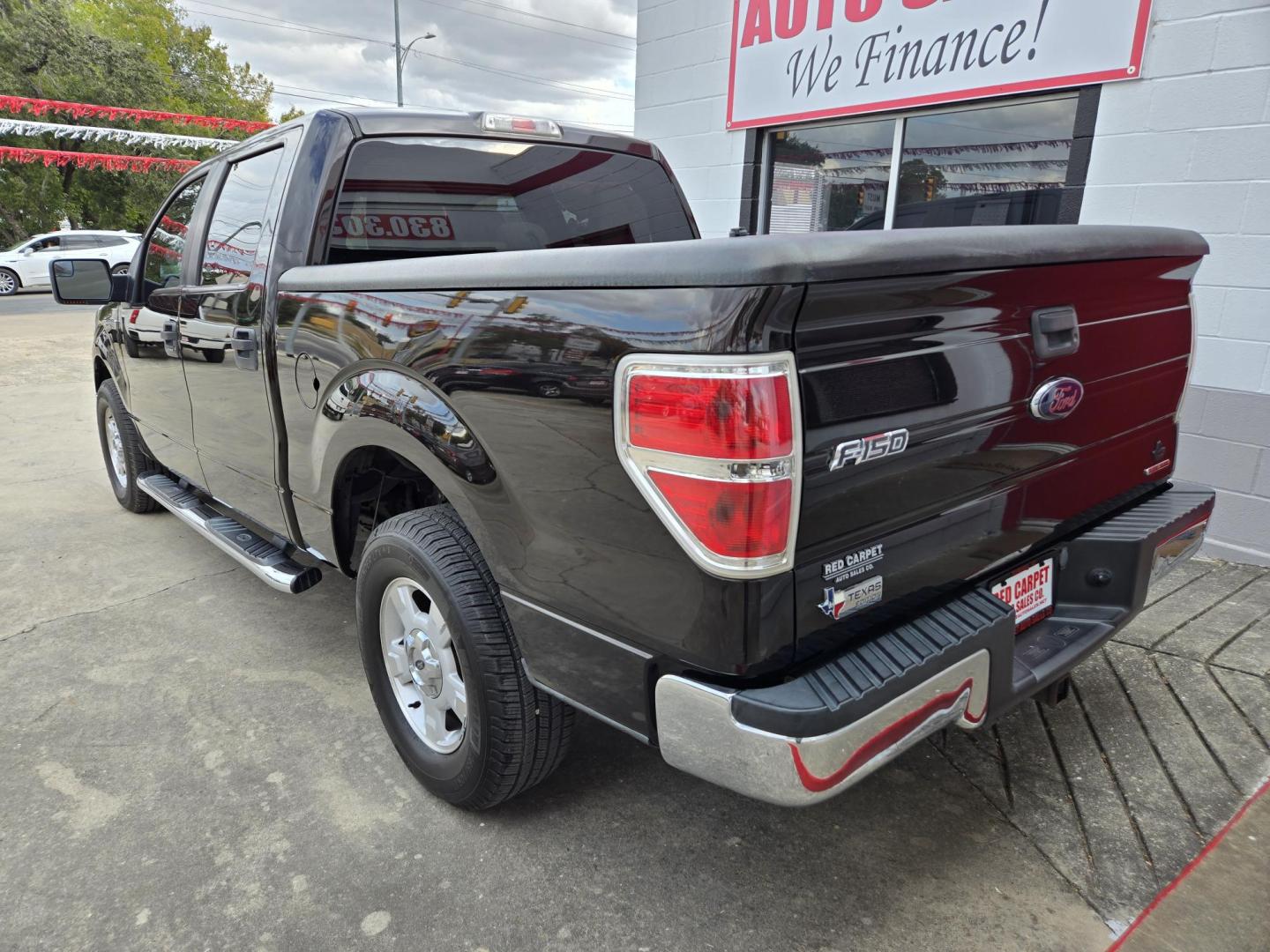 2013 Black Ford F-150 XLT SuperCrew 6.5-ft. Bed 2WD (1FTEW1CM9DF) with an 3.7L V6 DOHC 24V engine, 6-Speed Automatic transmission, located at 503 West Court, Seguin, TX, 78155, (830) 379-3373, 29.568621, -97.969803 - 2013 Ford F-150 XLT SuperCrew 6.5-ft. Bed 2WD with a 3.7L V6 DOHC 24V, Automatic, Tilt, Cruise, AM/FM/CD Stereo, Power Windows, Locks, Seat and Side Mirrors, Bluetooth, Front Bench Seating, Running Boards, Tinted Windows, Tonneau Cover, Trailer Towing, Alloy Wheels and more!! - Photo#3