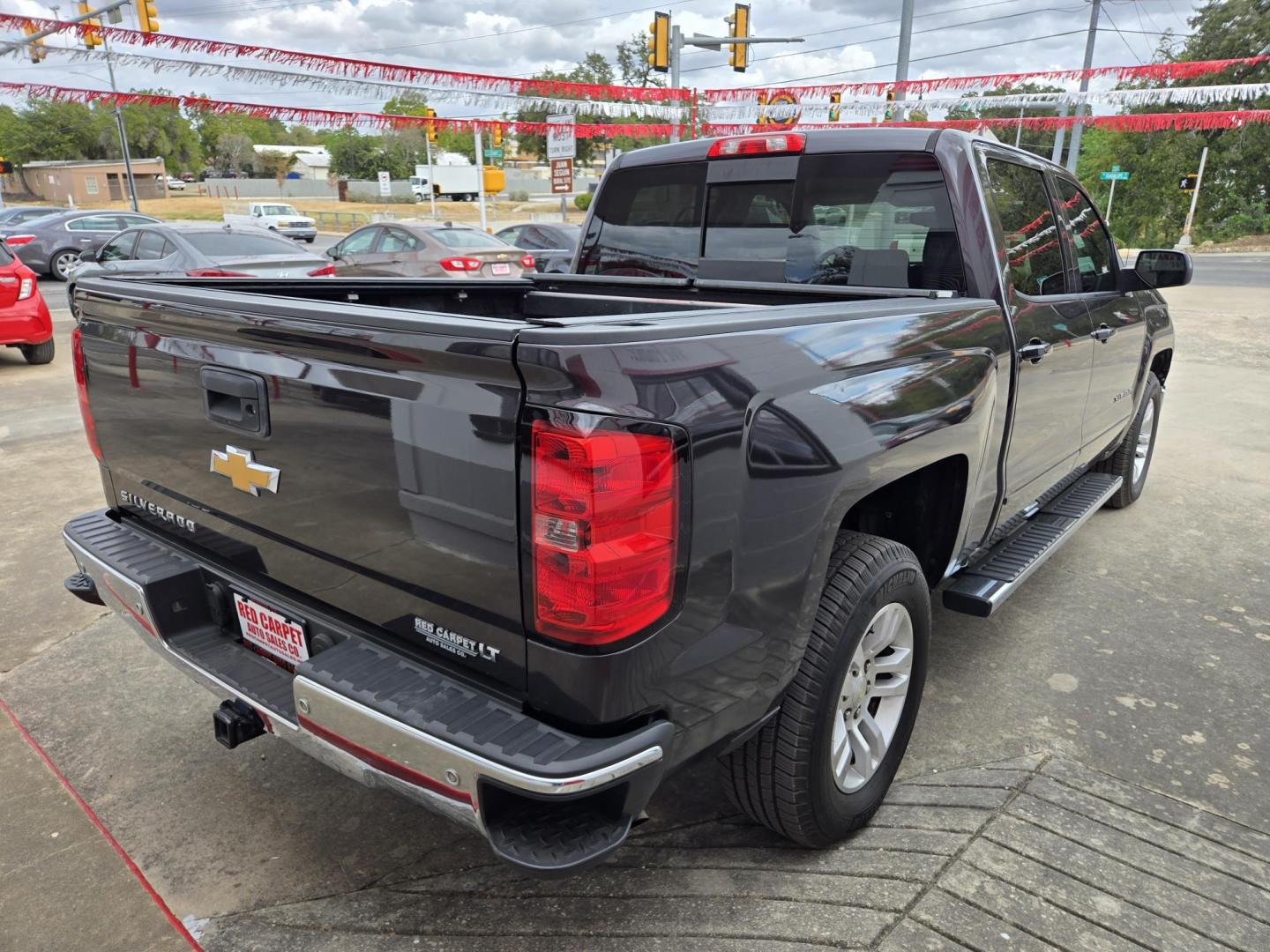 2015 Chevrolet Silverado 1500 LT Crew Cab 2WD (3GCPCRECXFG) with an 5.3L V8 OHV 16V engine, 6-Speed Automatic transmission, located at 503 West Court, Seguin, TX, 78155, (830) 379-3373, 29.568621, -97.969803 - 2015 Chevrolet Silverado 1500 LT Crew Cab 2WD with a 5.3L V8 OHV 16V, Automatic, Tilt, Cruise, AM/FM/CD Touchscreen Stereo, Power Windows, Locks, Seat and Side Mirrors, Bluetooth, Front Bench Seating, Dual Climate Control, Automatic Headlights, Onstar Capability, Alloy Wheels, Trailer Towing, Backup - Photo#1