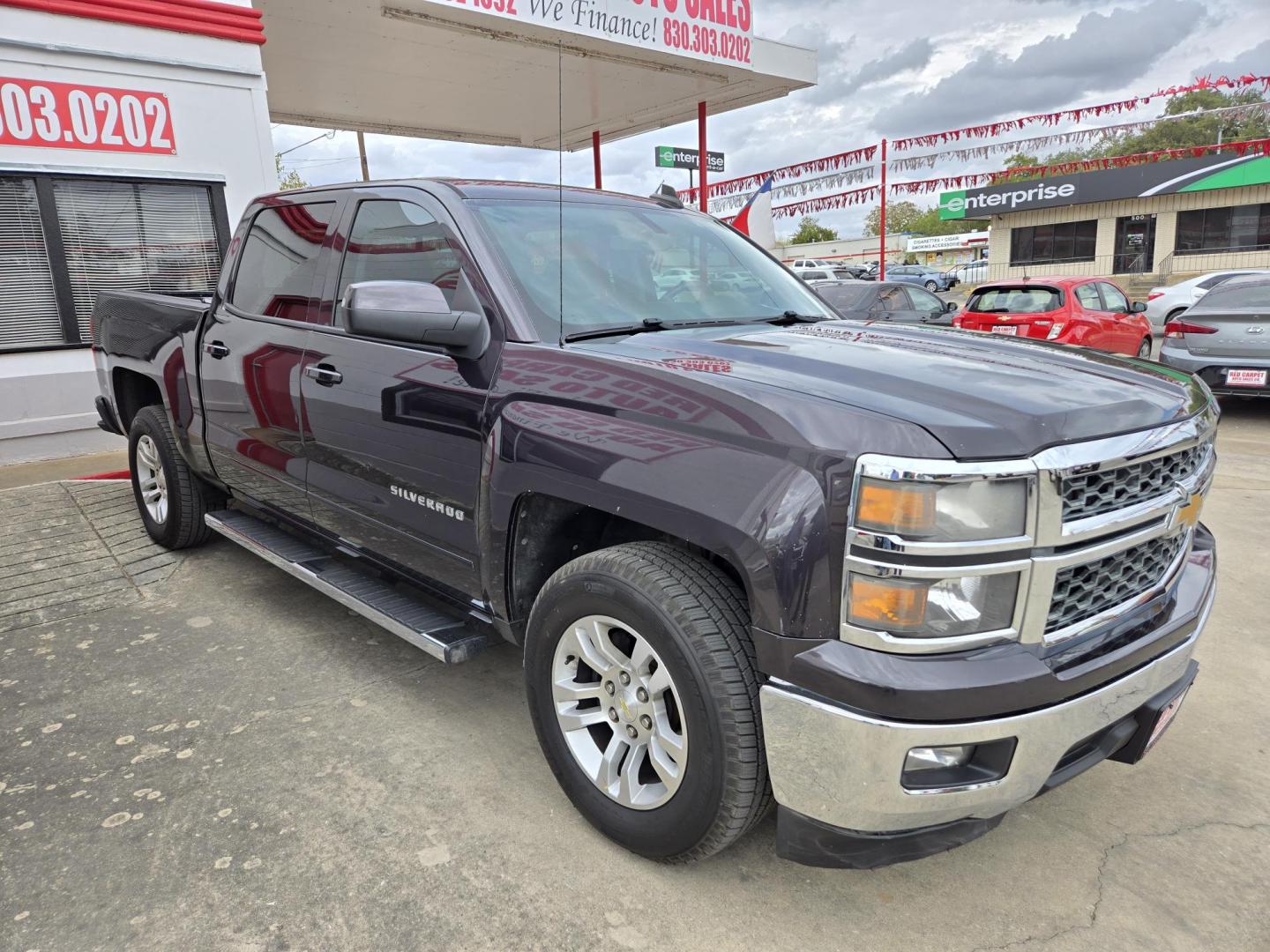 2015 Chevrolet Silverado 1500 LT Crew Cab 2WD (3GCPCRECXFG) with an 5.3L V8 OHV 16V engine, 6-Speed Automatic transmission, located at 503 West Court, Seguin, TX, 78155, (830) 379-3373, 29.568621, -97.969803 - 2015 Chevrolet Silverado 1500 LT Crew Cab 2WD with a 5.3L V8 OHV 16V, Automatic, Tilt, Cruise, AM/FM/CD Touchscreen Stereo, Power Windows, Locks, Seat and Side Mirrors, Bluetooth, Front Bench Seating, Dual Climate Control, Automatic Headlights, Onstar Capability, Alloy Wheels, Trailer Towing, Backup - Photo#2