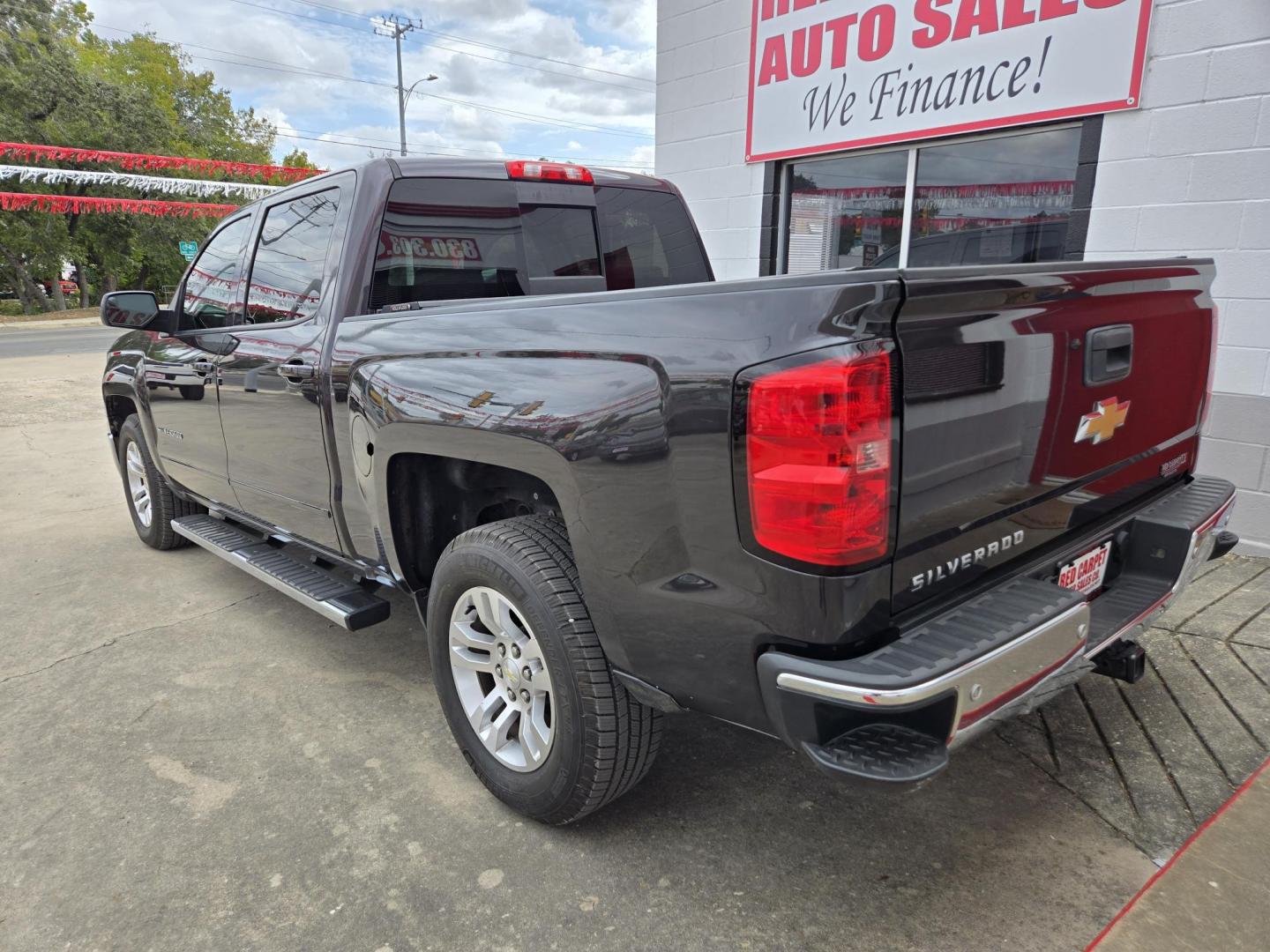 2015 Chevrolet Silverado 1500 LT Crew Cab 2WD (3GCPCRECXFG) with an 5.3L V8 OHV 16V engine, 6-Speed Automatic transmission, located at 503 West Court, Seguin, TX, 78155, (830) 379-3373, 29.568621, -97.969803 - 2015 Chevrolet Silverado 1500 LT Crew Cab 2WD with a 5.3L V8 OHV 16V, Automatic, Tilt, Cruise, AM/FM/CD Touchscreen Stereo, Power Windows, Locks, Seat and Side Mirrors, Bluetooth, Front Bench Seating, Dual Climate Control, Automatic Headlights, Onstar Capability, Alloy Wheels, Trailer Towing, Backup - Photo#3