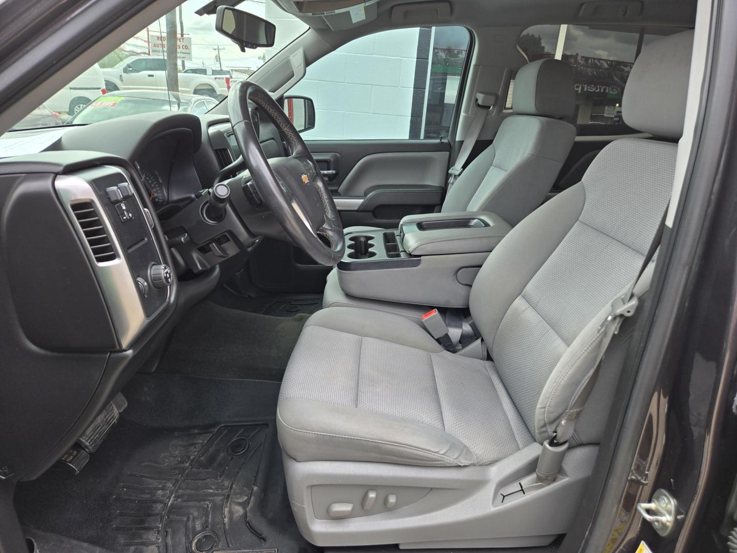 2015 Chevrolet Silverado 1500 LT Crew Cab 2WD (3GCPCRECXFG) with an 5.3L V8 OHV 16V engine, 6-Speed Automatic transmission, located at 503 West Court, Seguin, TX, 78155, (830) 379-3373, 29.568621, -97.969803 - 2015 Chevrolet Silverado 1500 LT Crew Cab 2WD with a 5.3L V8 OHV 16V, Automatic, Tilt, Cruise, AM/FM/CD Touchscreen Stereo, Power Windows, Locks, Seat and Side Mirrors, Bluetooth, Front Bench Seating, Dual Climate Control, Automatic Headlights, Onstar Capability, Alloy Wheels, Trailer Towing, Backup - Photo#4