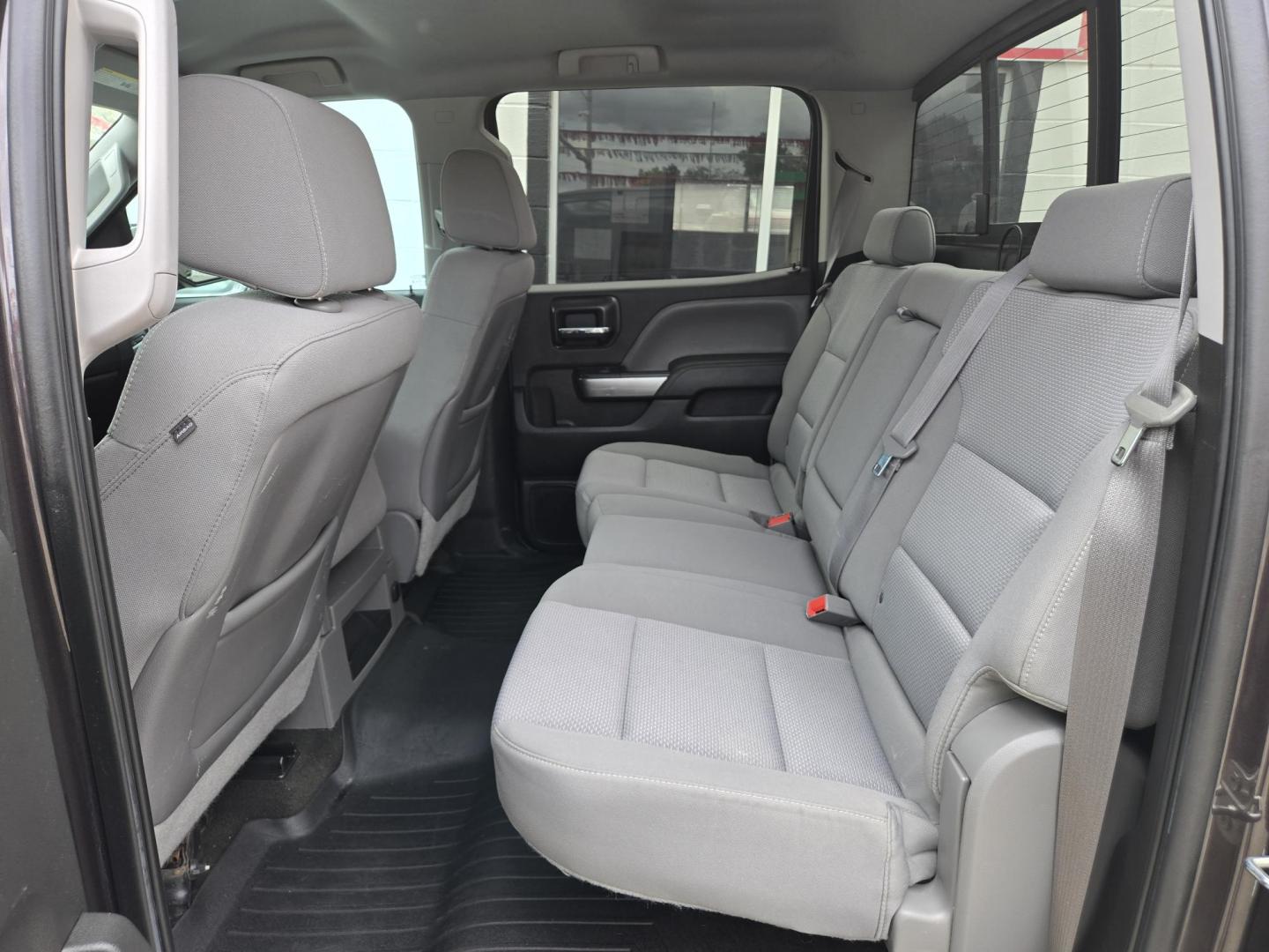 2015 Chevrolet Silverado 1500 LT Crew Cab 2WD (3GCPCRECXFG) with an 5.3L V8 OHV 16V engine, 6-Speed Automatic transmission, located at 503 West Court, Seguin, TX, 78155, (830) 379-3373, 29.568621, -97.969803 - 2015 Chevrolet Silverado 1500 LT Crew Cab 2WD with a 5.3L V8 OHV 16V, Automatic, Tilt, Cruise, AM/FM/CD Touchscreen Stereo, Power Windows, Locks, Seat and Side Mirrors, Bluetooth, Front Bench Seating, Dual Climate Control, Automatic Headlights, Onstar Capability, Alloy Wheels, Trailer Towing, Backup - Photo#5