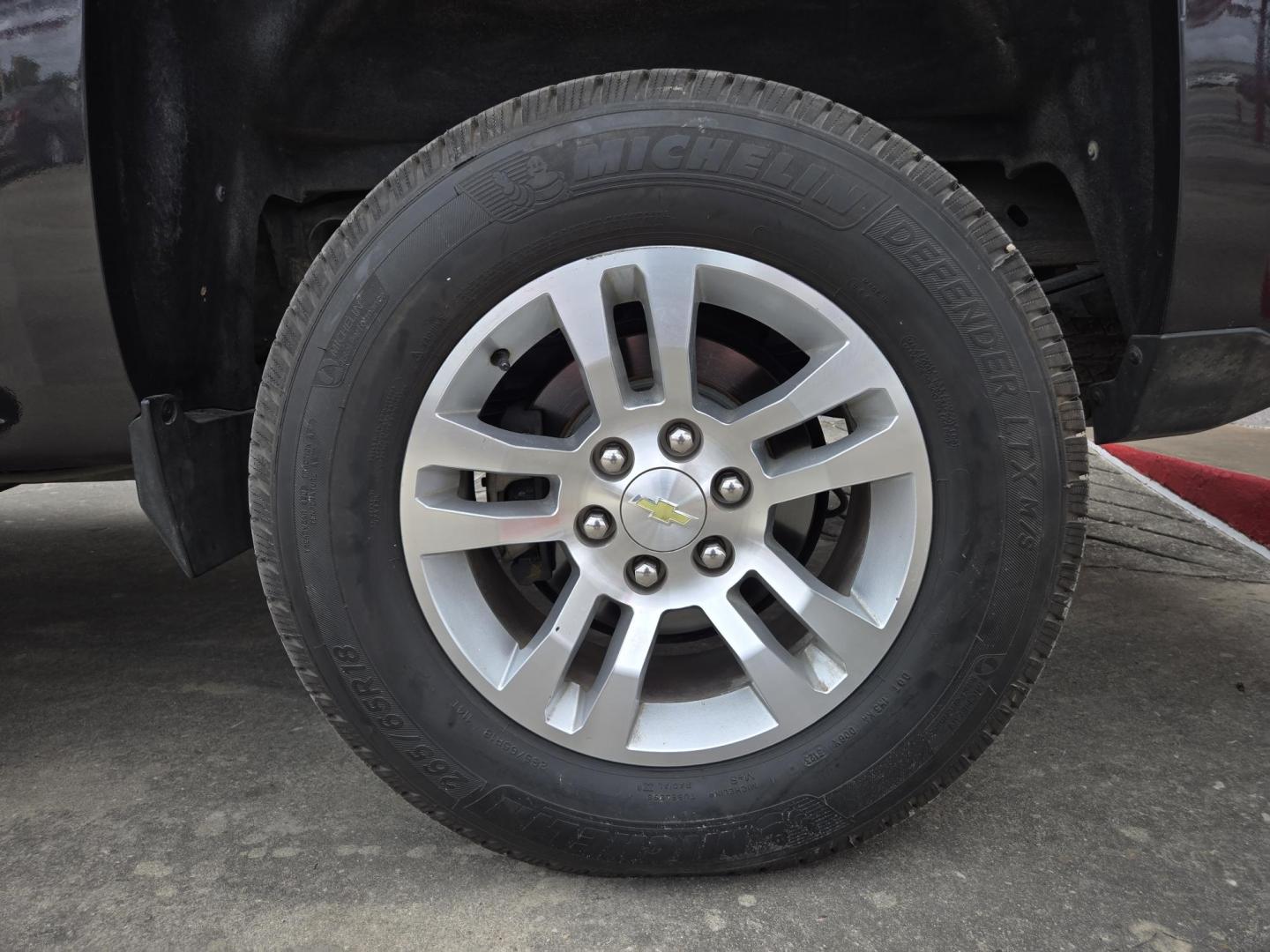 2015 Chevrolet Silverado 1500 LT Crew Cab 2WD (3GCPCRECXFG) with an 5.3L V8 OHV 16V engine, 6-Speed Automatic transmission, located at 503 West Court, Seguin, TX, 78155, (830) 379-3373, 29.568621, -97.969803 - 2015 Chevrolet Silverado 1500 LT Crew Cab 2WD with a 5.3L V8 OHV 16V, Automatic, Tilt, Cruise, AM/FM/CD Touchscreen Stereo, Power Windows, Locks, Seat and Side Mirrors, Bluetooth, Front Bench Seating, Dual Climate Control, Automatic Headlights, Onstar Capability, Alloy Wheels, Trailer Towing, Backup - Photo#6