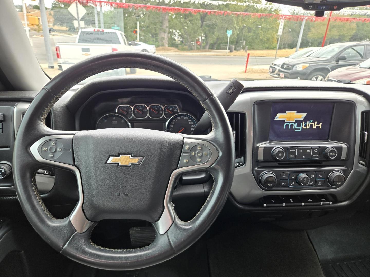 2015 Chevrolet Silverado 1500 LT Crew Cab 2WD (3GCPCRECXFG) with an 5.3L V8 OHV 16V engine, 6-Speed Automatic transmission, located at 503 West Court, Seguin, TX, 78155, (830) 379-3373, 29.568621, -97.969803 - 2015 Chevrolet Silverado 1500 LT Crew Cab 2WD with a 5.3L V8 OHV 16V, Automatic, Tilt, Cruise, AM/FM/CD Touchscreen Stereo, Power Windows, Locks, Seat and Side Mirrors, Bluetooth, Front Bench Seating, Dual Climate Control, Automatic Headlights, Onstar Capability, Alloy Wheels, Trailer Towing, Backup - Photo#7