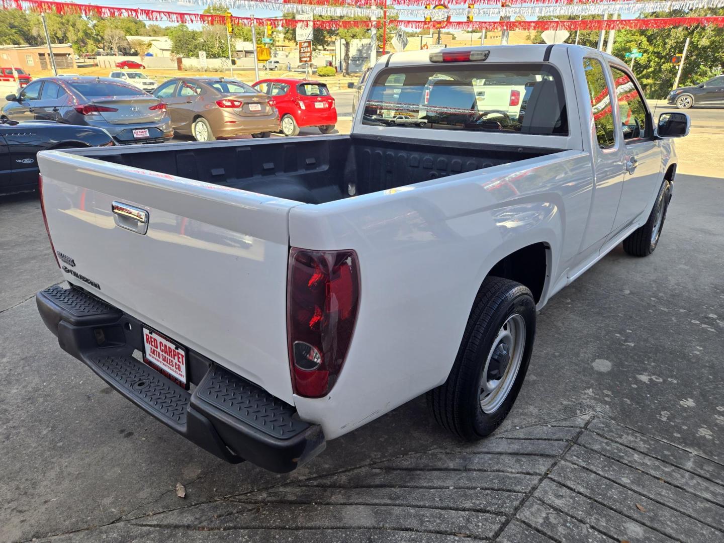 2012 WHITE Chevrolet Colorado Work Truck Ext. Cab 2WD (1GCESBFE0C8) with an 3.7L L5 DOHC 20V engine, Automatic transmission, located at 503 West Court, Seguin, TX, 78155, (830) 379-3373, 29.568621, -97.969803 - Photo#2