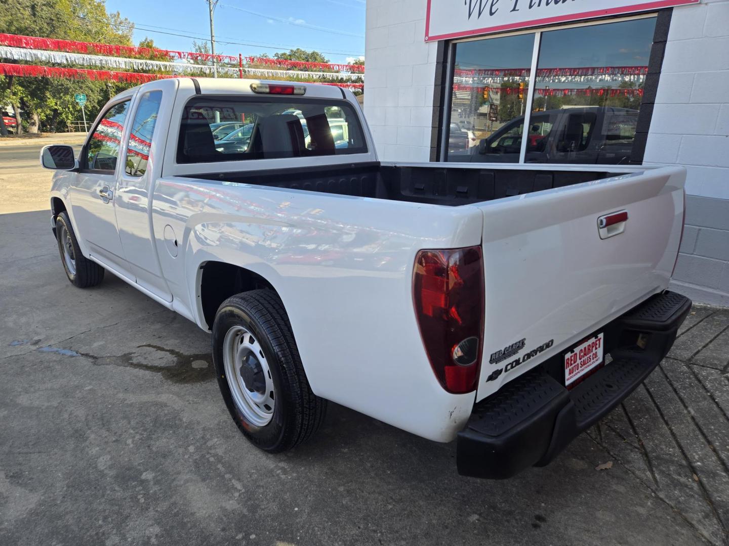 2012 WHITE Chevrolet Colorado Work Truck Ext. Cab 2WD (1GCESBFE0C8) with an 3.7L L5 DOHC 20V engine, Automatic transmission, located at 503 West Court, Seguin, TX, 78155, (830) 379-3373, 29.568621, -97.969803 - Photo#3