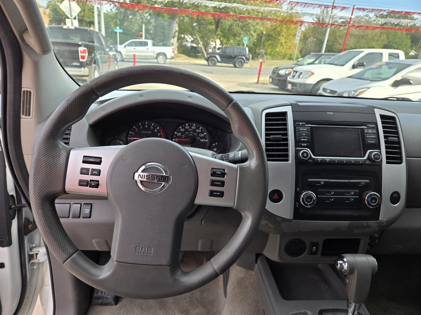2017 WHITE Nissan Frontier SV King Cab I4 5MT 2WD (1N6BD0CT8HN) with an 2.5L L4 DOHC 16V engine, Automatic transmission, located at 503 West Court, Seguin, TX, 78155, (830) 379-3373, 29.568621, -97.969803 - 2017 Nissan Frontier SV King Cab 2WD with a 2.5L L4 DOHC 16V, Automatic, Cruise Control, AM/FM/CD/AUX Stereo, Alloy Wheels, Backup Camera, Camper Shell ToolBox, Ladder Rack and more!! - Photo#5