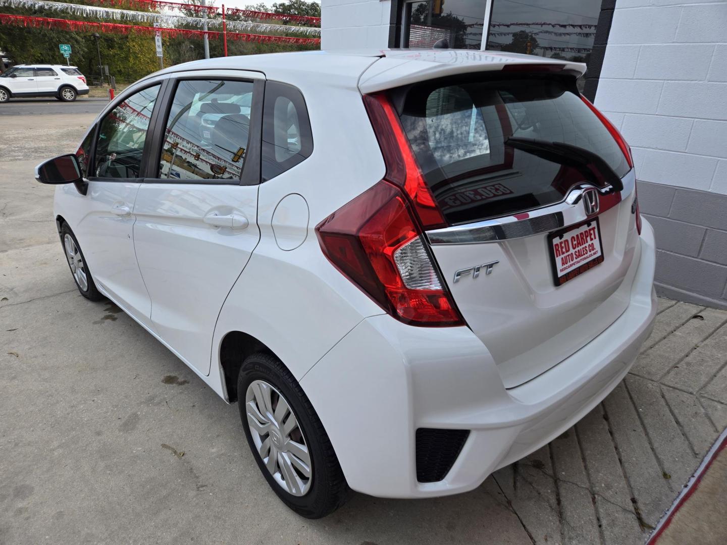 2015 WHITE Honda Fit LX CVT (3HGGK5H54FM) with an 1.5L L4 SOHC 16V engine, Automatic transmission, located at 503 West Court, Seguin, TX, 78155, (830) 379-3373, 29.568621, -97.969803 - Photo#1