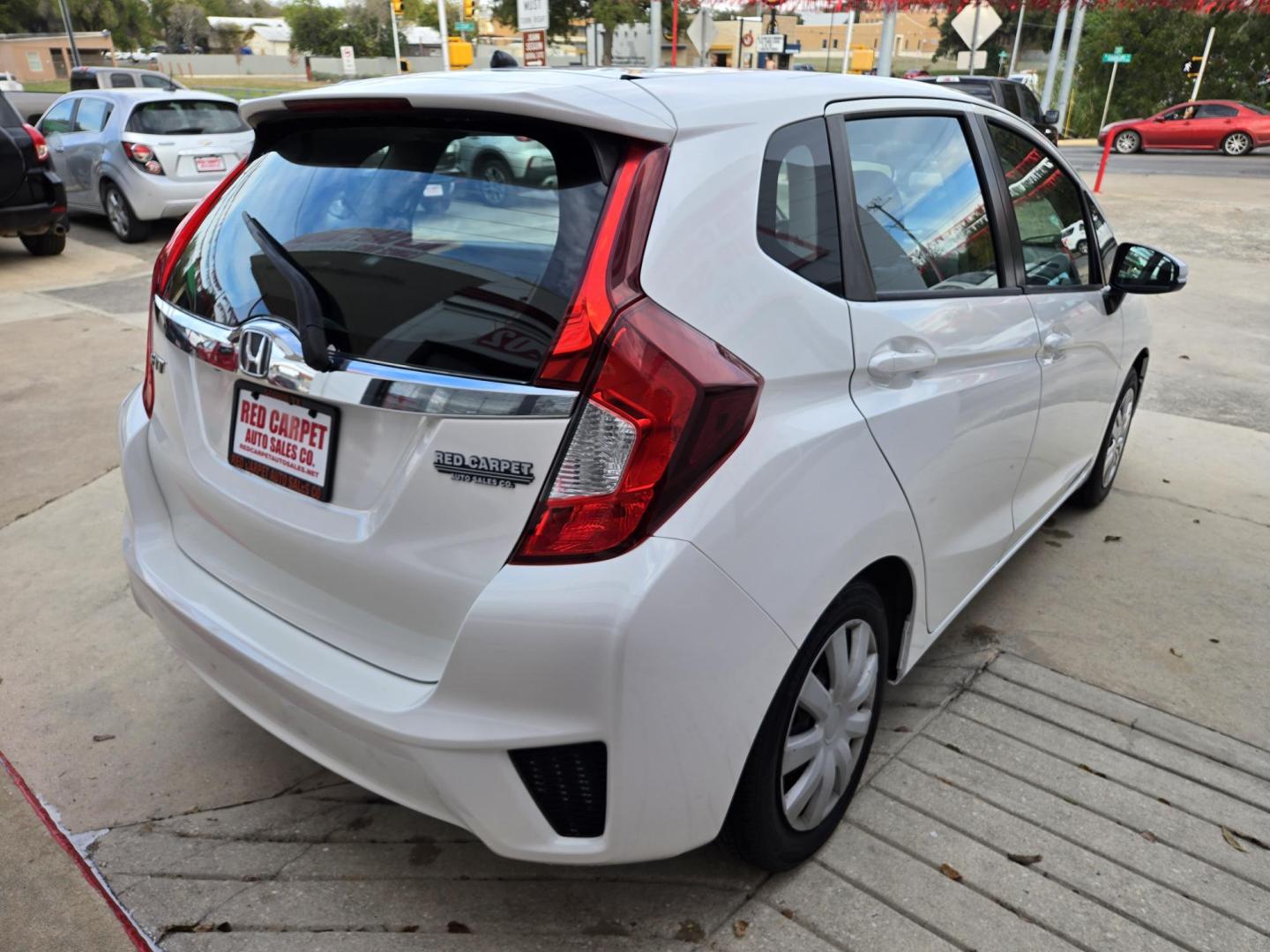 2015 WHITE Honda Fit LX CVT (3HGGK5H54FM) with an 1.5L L4 SOHC 16V engine, Automatic transmission, located at 503 West Court, Seguin, TX, 78155, (830) 379-3373, 29.568621, -97.969803 - Photo#2