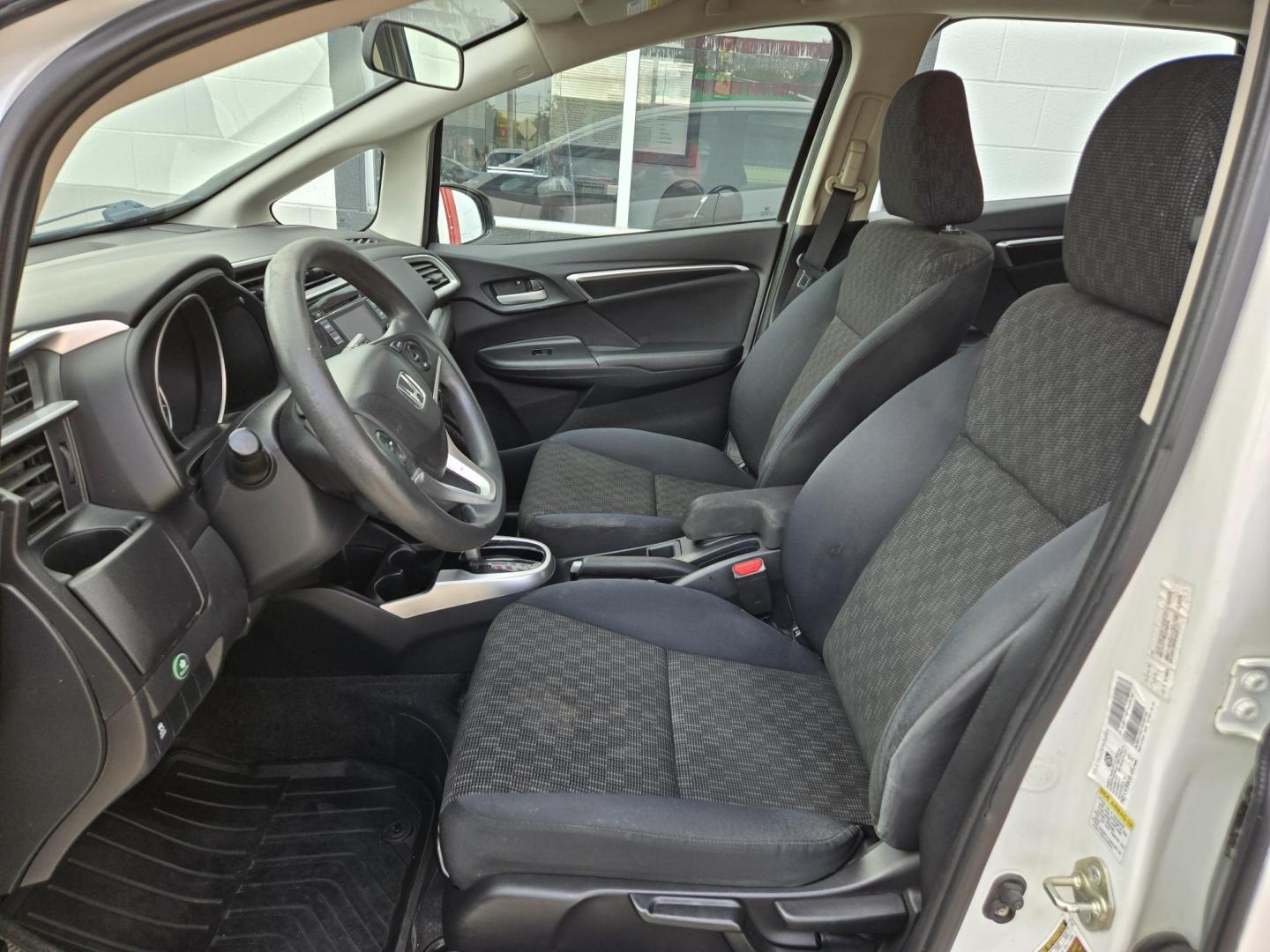 2015 WHITE Honda Fit LX CVT (3HGGK5H54FM) with an 1.5L L4 SOHC 16V engine, Automatic transmission, located at 503 West Court, Seguin, TX, 78155, (830) 379-3373, 29.568621, -97.969803 - Photo#3