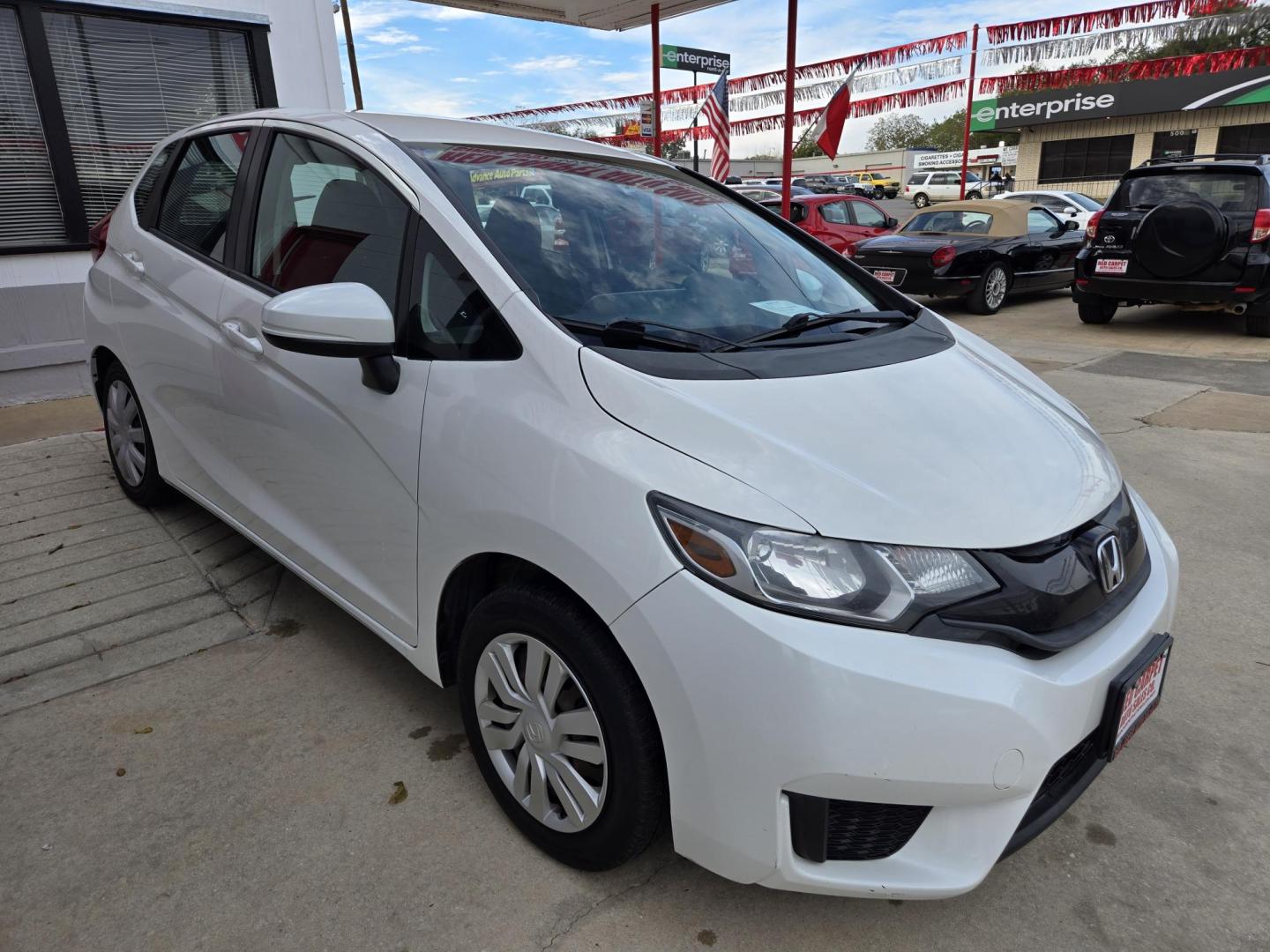 2015 WHITE Honda Fit LX CVT (3HGGK5H54FM) with an 1.5L L4 SOHC 16V engine, Automatic transmission, located at 503 West Court, Seguin, TX, 78155, (830) 379-3373, 29.568621, -97.969803 - Photo#5