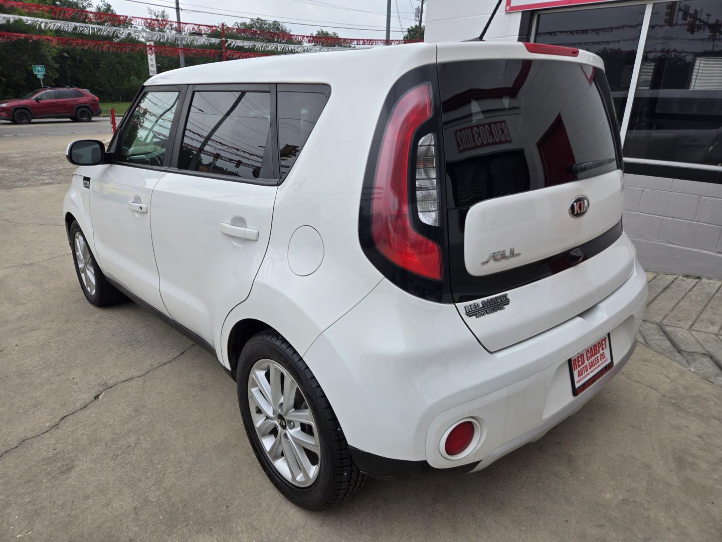 2018 WHITE Kia Soul + (KNDJP3A58J7) with an 2.0L L4 DOHC 16V engine, Automatic transmission, located at 503 West Court, Seguin, TX, 78155, (830) 379-3373, 29.568621, -97.969803 - 2018 Kia Soul + with a 2.0L L4 DOHC 16V, Automatic, Tilt, Cruise, AM/FM/AUX Touchscreen Stereo, Power Windows, Locks and Side Mirrors, Tinted Windows, Alloy Wheels, Backup Camera, Rear Defroster, Rear Wiper and more!! - Photo#3