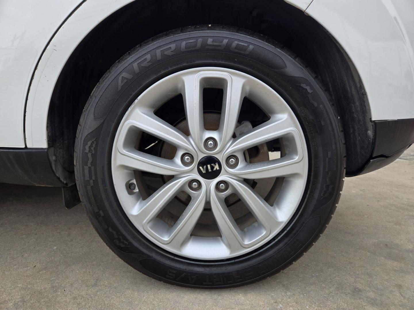 2018 WHITE Kia Soul + (KNDJP3A58J7) with an 2.0L L4 DOHC 16V engine, Automatic transmission, located at 503 West Court, Seguin, TX, 78155, (830) 379-3373, 29.568621, -97.969803 - 2018 Kia Soul + with a 2.0L L4 DOHC 16V, Automatic, Tilt, Cruise, AM/FM/AUX Touchscreen Stereo, Power Windows, Locks and Side Mirrors, Tinted Windows, Alloy Wheels, Backup Camera, Rear Defroster, Rear Wiper and more!! - Photo#8