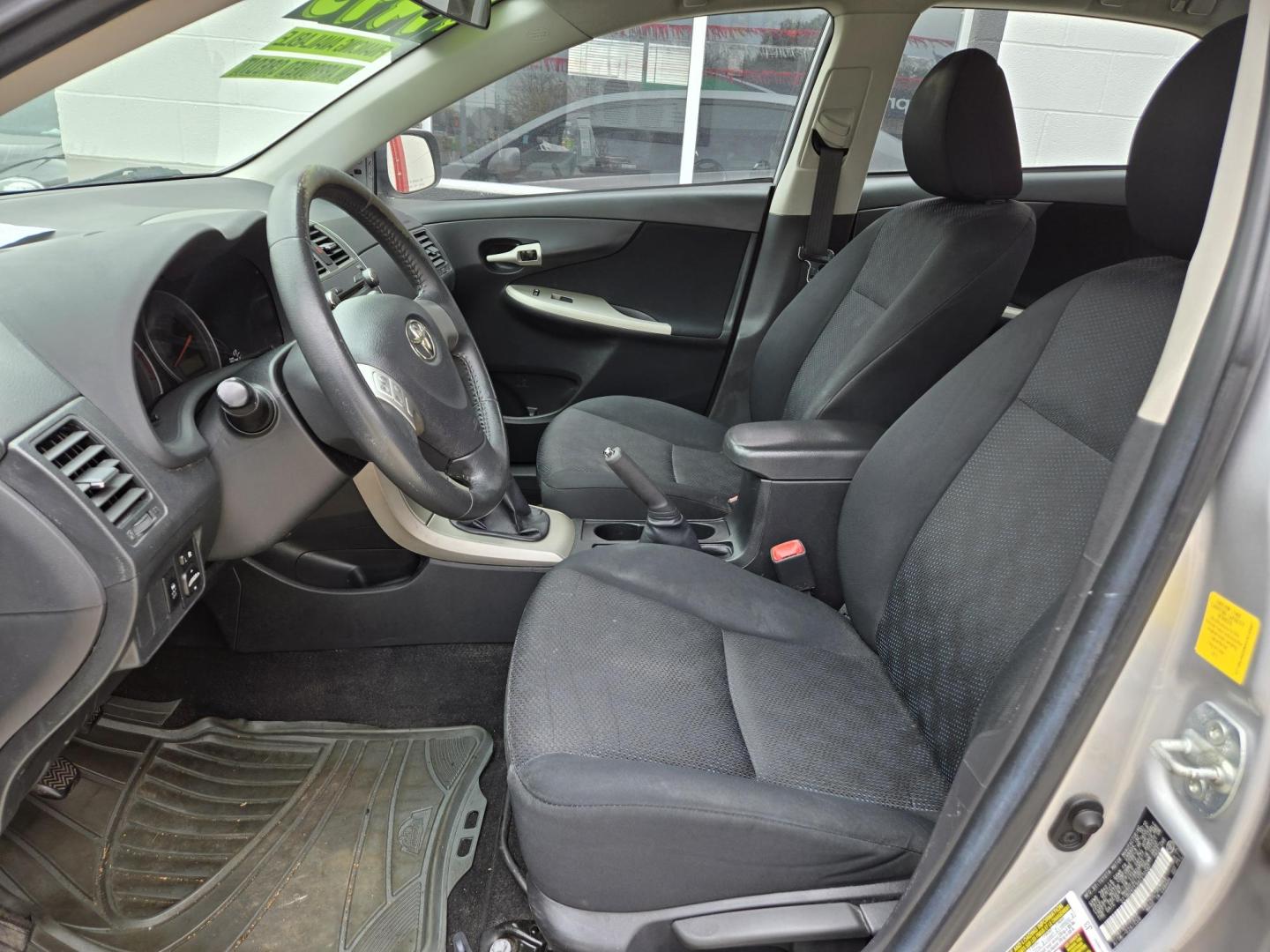 2010 SILVER Toyota Corolla Base 4-Speed AT (2T1BU4EE9AC) with an 1.8L L4 DOHC 16V engine, Manual Transmission transmission, located at 503 West Court, Seguin, TX, 78155, (830) 379-3373, 29.568621, -97.969803 - 2010 Toyota Corolla Base with a 1.8L L4 DOHC 16V, MANUAL TRANSMISSION, Tilt, Cruise, AM/FM/CD/AUX Stereo, Power Windows, Locks and Side Mirrors, Power Sunroof, Alloy Wheels, Rear Defroster and more!! - Photo#4