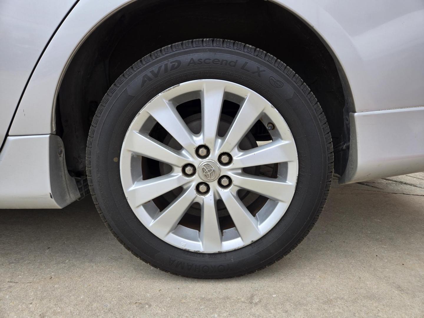 2010 SILVER Toyota Corolla Base 4-Speed AT (2T1BU4EE9AC) with an 1.8L L4 DOHC 16V engine, Manual Transmission transmission, located at 503 West Court, Seguin, TX, 78155, (830) 379-3373, 29.568621, -97.969803 - 2010 Toyota Corolla Base with a 1.8L L4 DOHC 16V, MANUAL TRANSMISSION, Tilt, Cruise, AM/FM/CD/AUX Stereo, Power Windows, Locks and Side Mirrors, Power Sunroof, Alloy Wheels, Rear Defroster and more!! - Photo#8