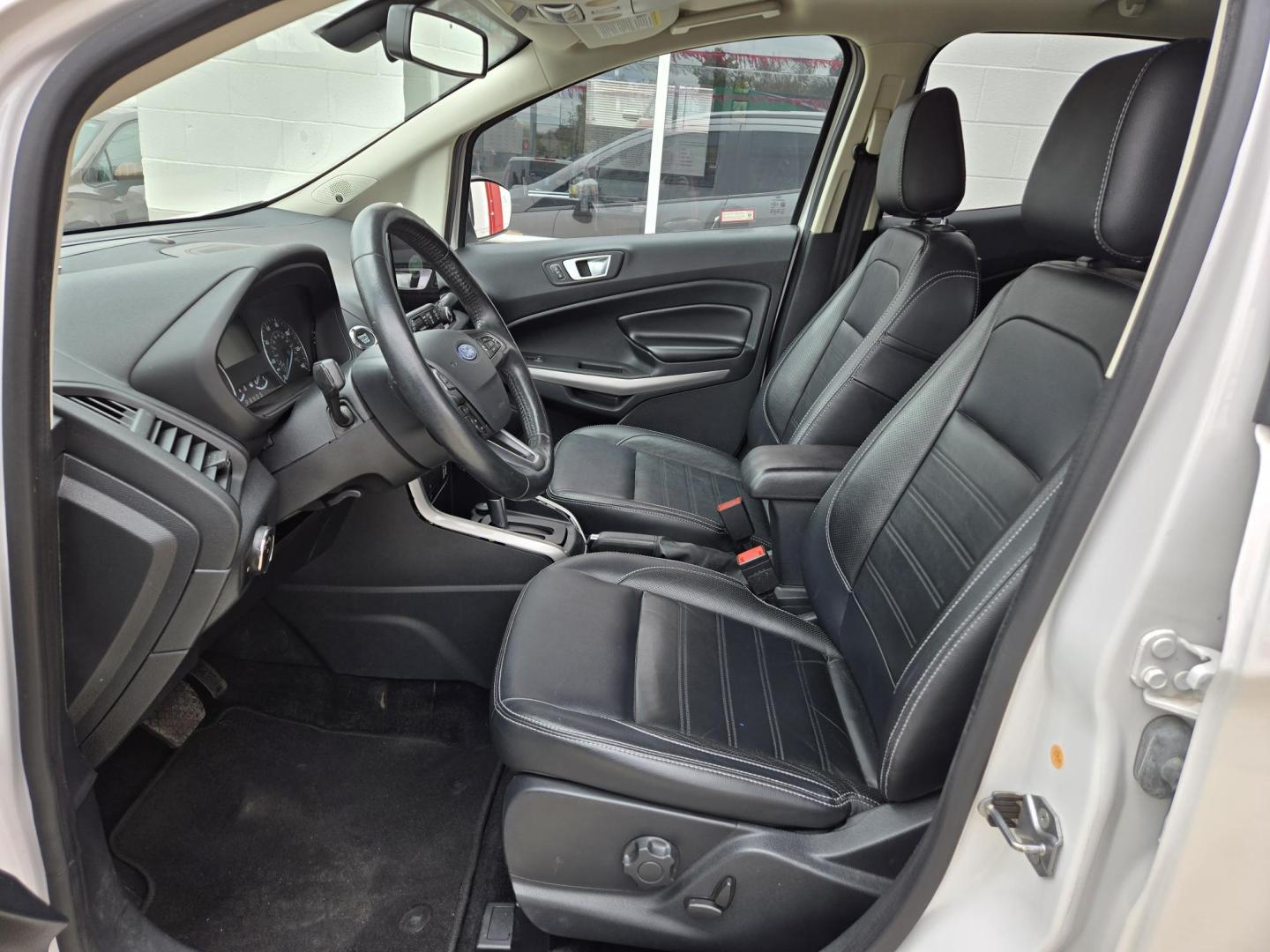 2020 WHITE Ford EcoSport Titanium AWD (MAJ6S3KL8LC) with an 2.0L L4 DOHC 16V engine, 6A transmission, located at 503 West Court, Seguin, TX, 78155, (830) 379-3373, 29.568621, -97.969803 - Photo#4
